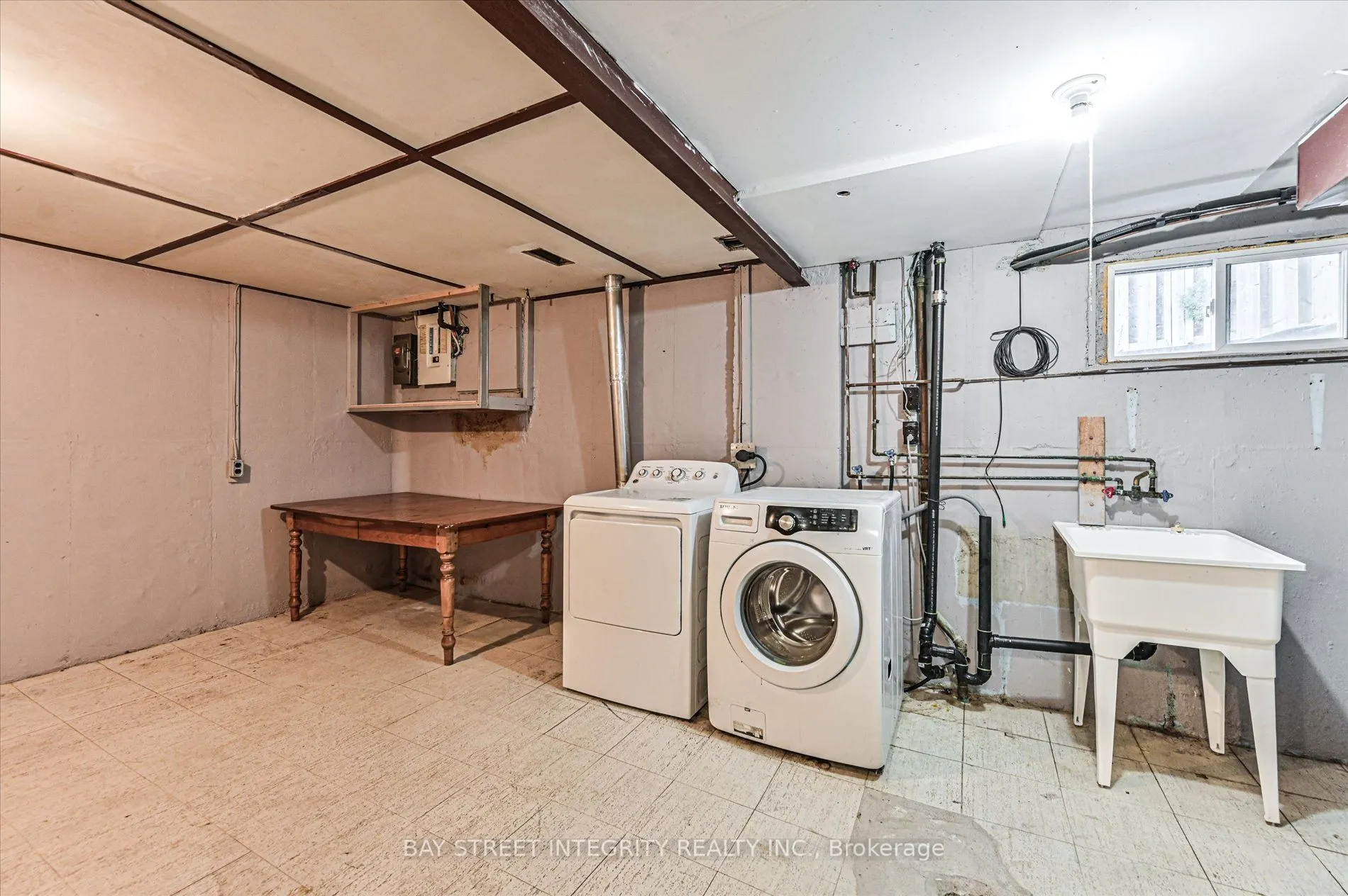 1 Caines Avenue