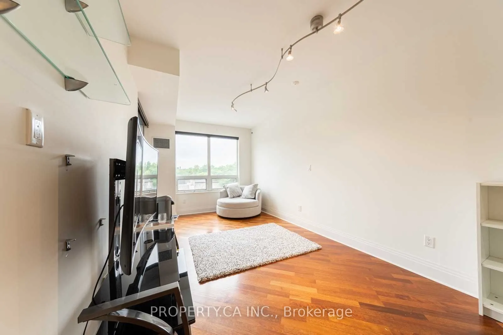 99 Avenue Road, #505