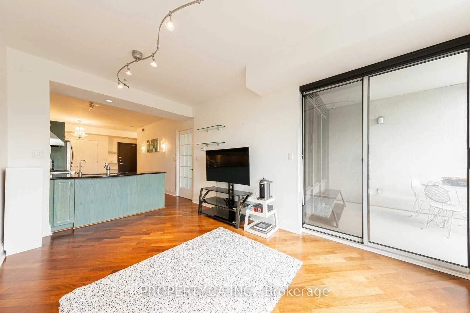 99 Avenue Road, #505
