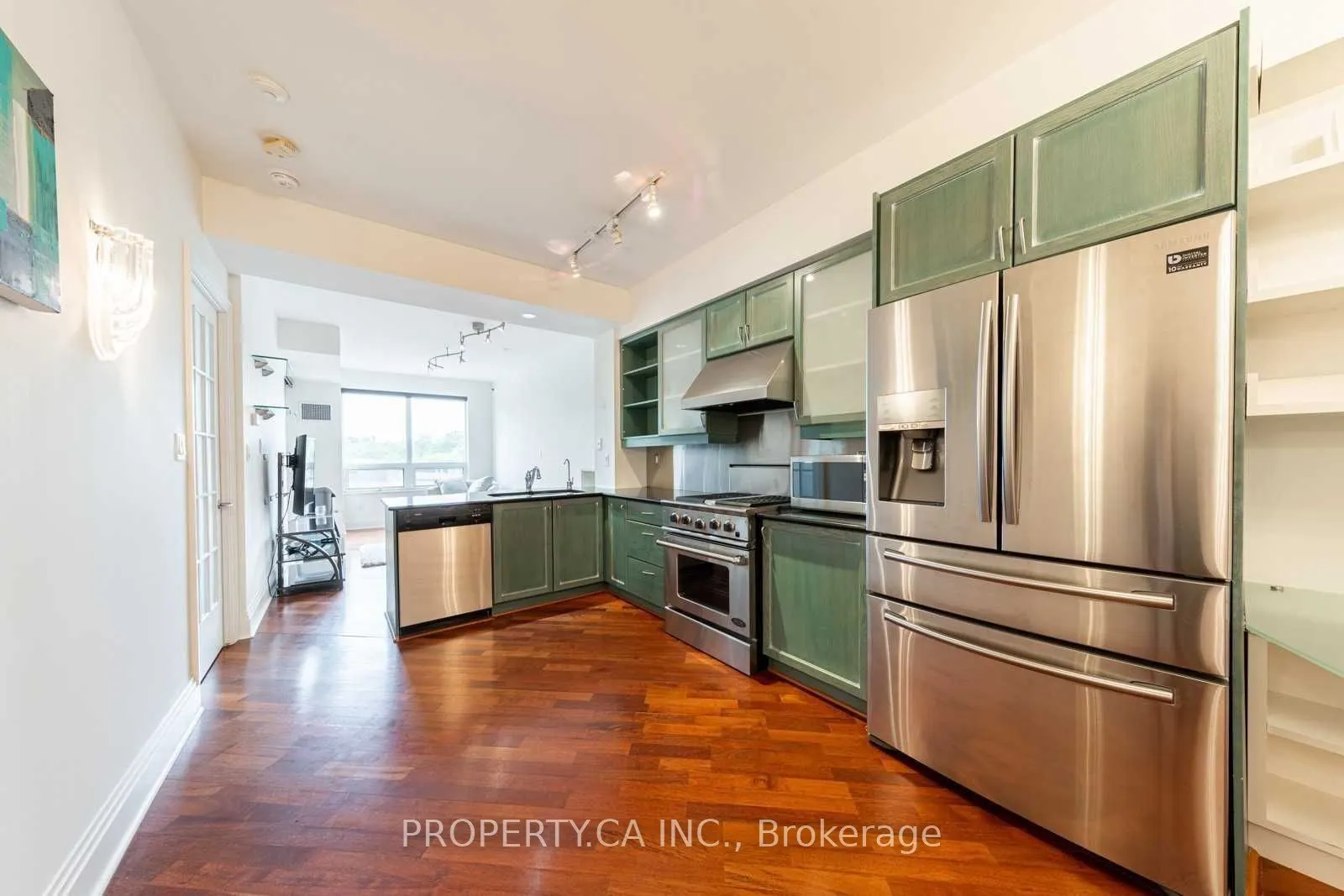 99 Avenue Road, #505