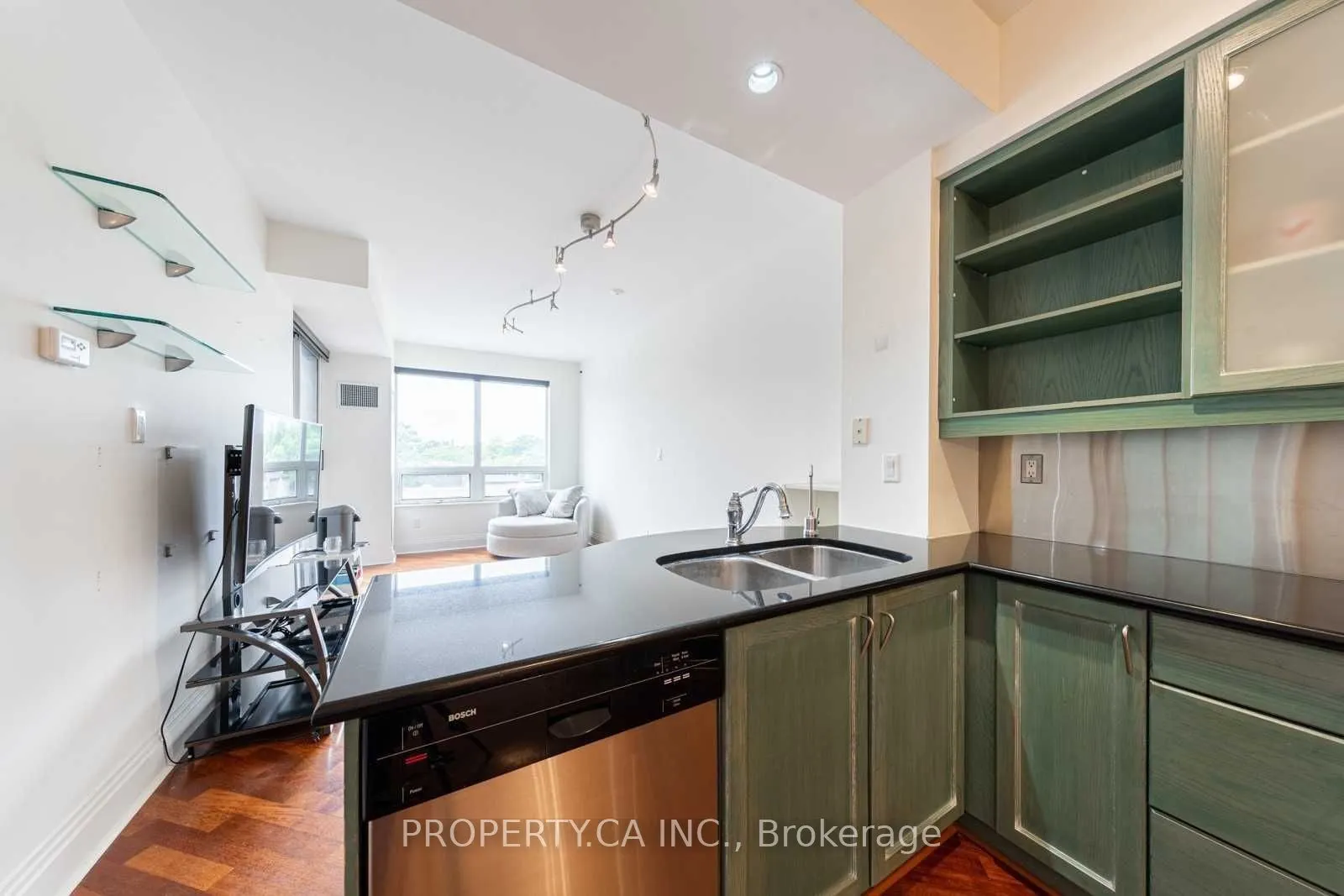 99 Avenue Road, #505