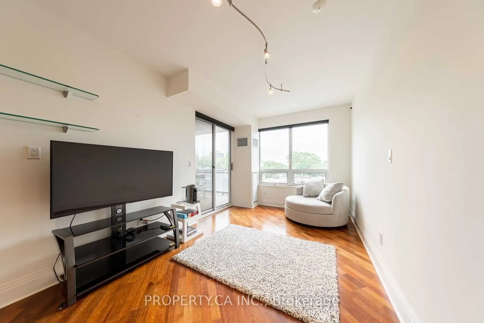 99 Avenue Road, #505