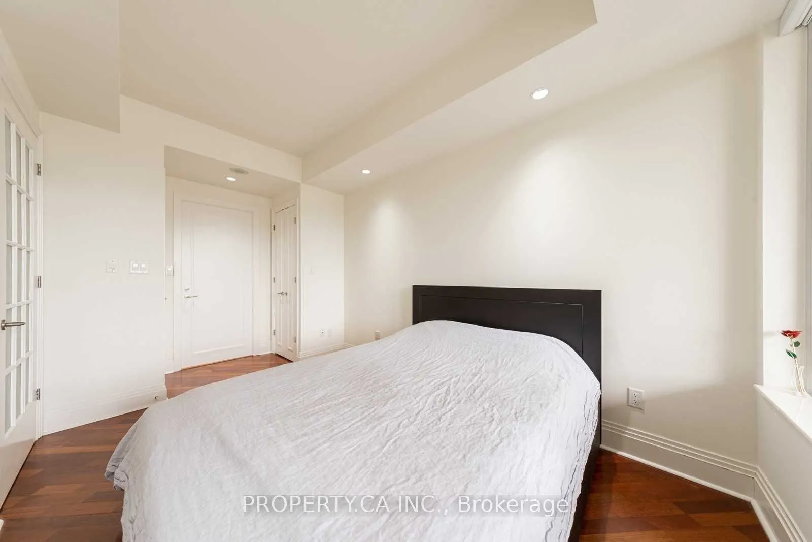 99 Avenue Road, #505