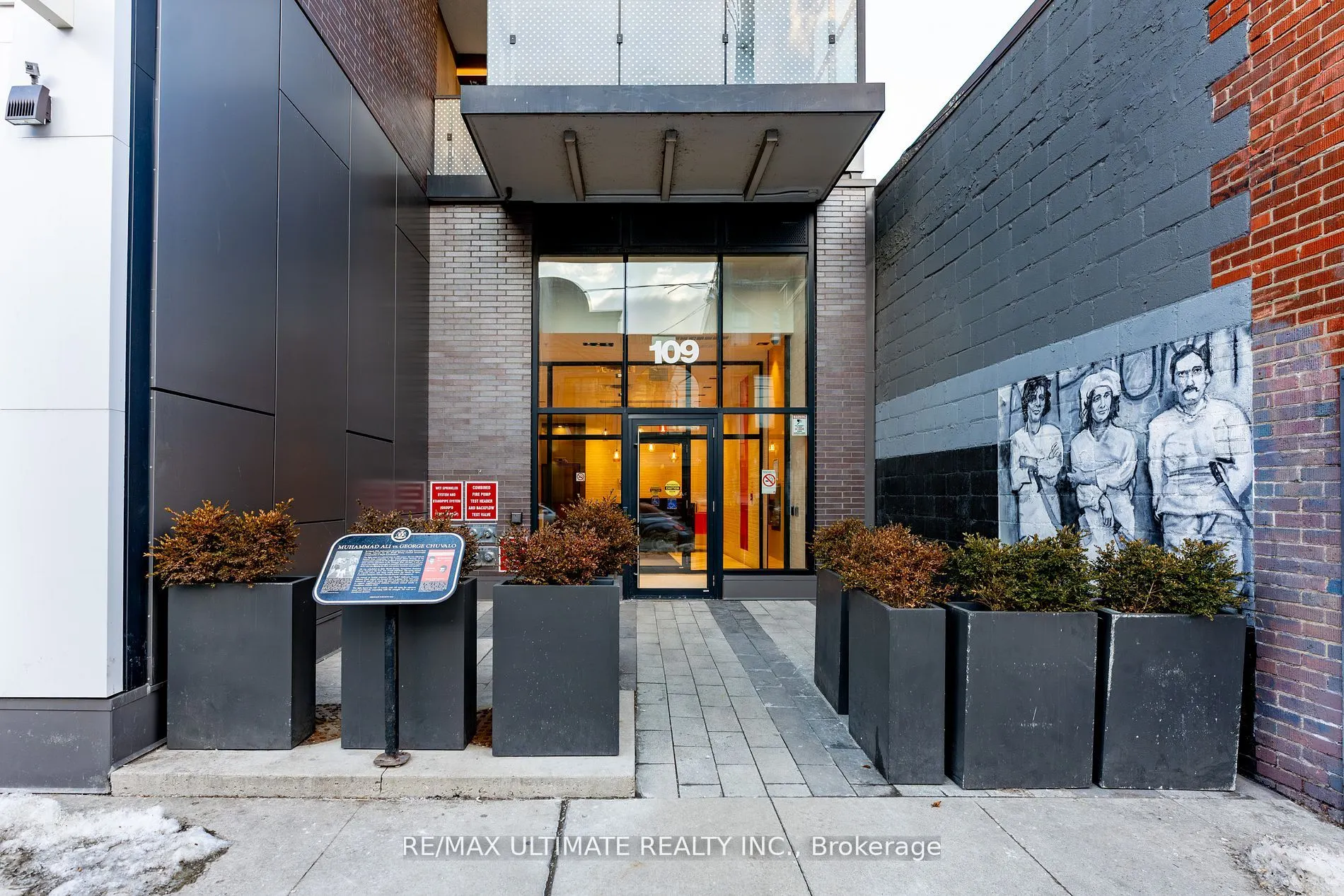 109 Ossington Avenue, #204