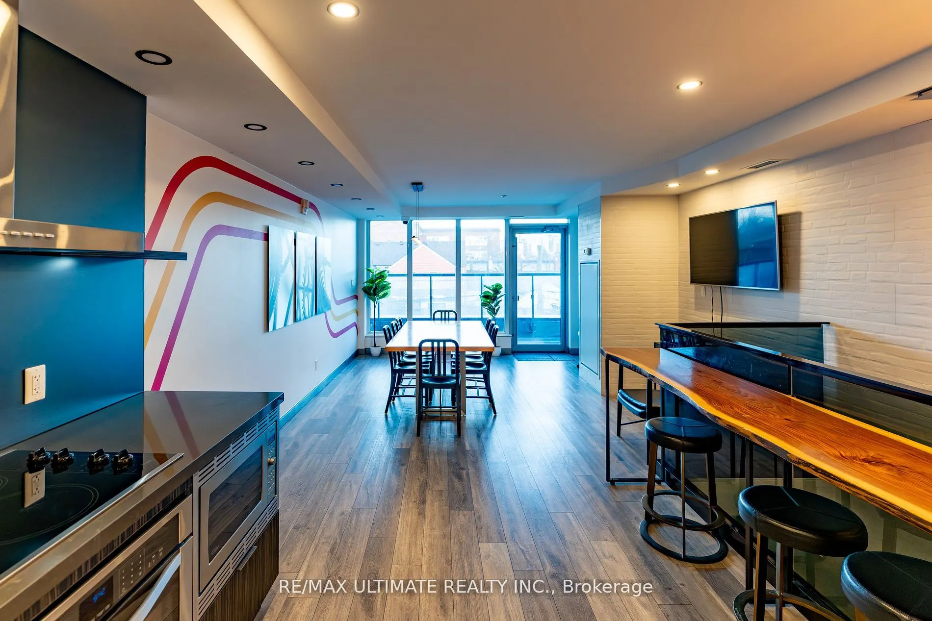 109 Ossington Avenue, #204