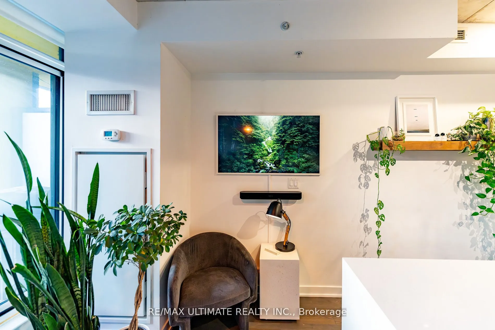 109 Ossington Avenue, #204