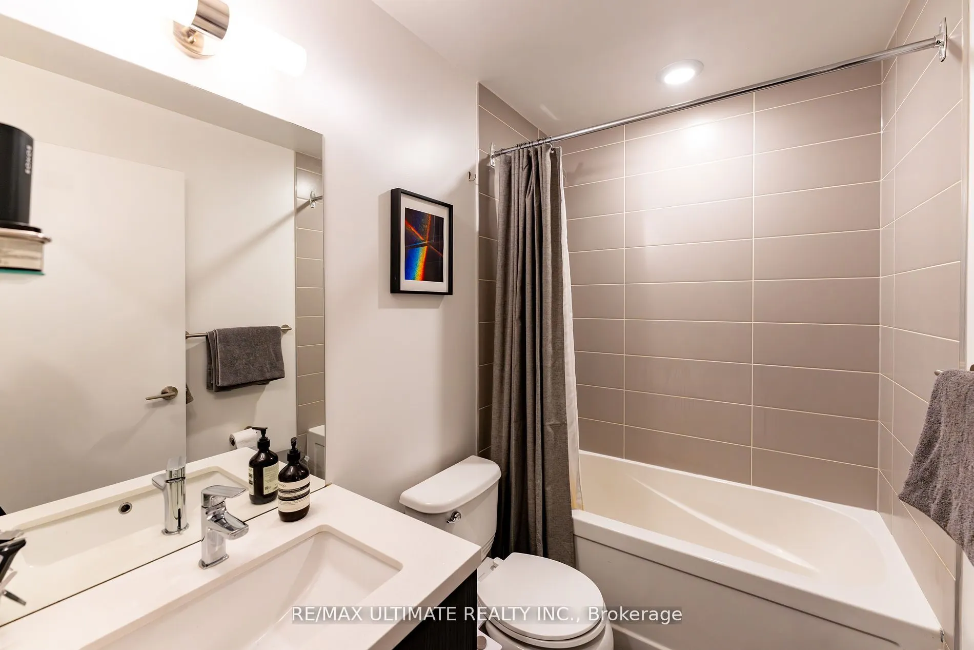 109 Ossington Avenue, #204