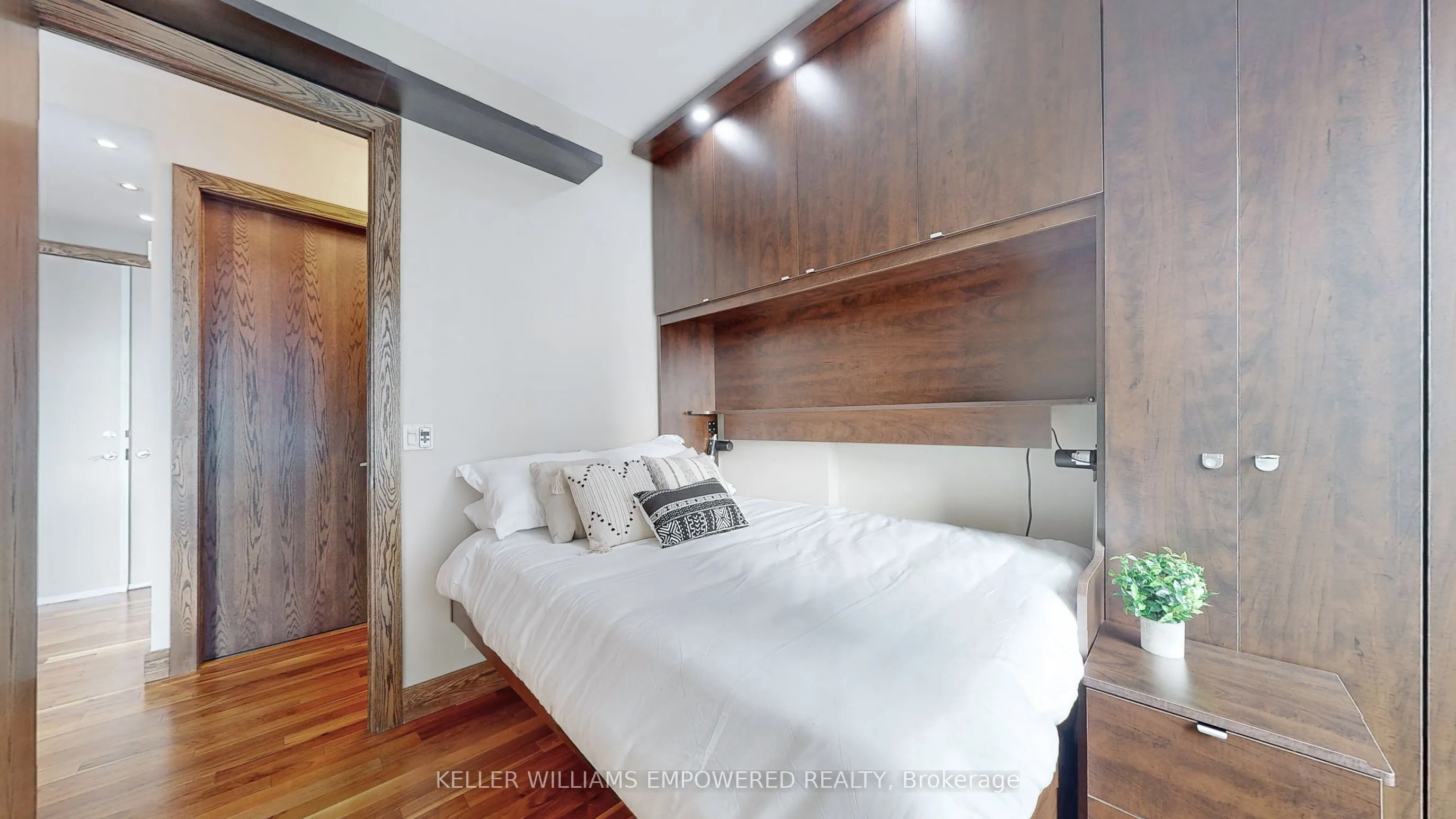81 Navy Wharf Court, #3905