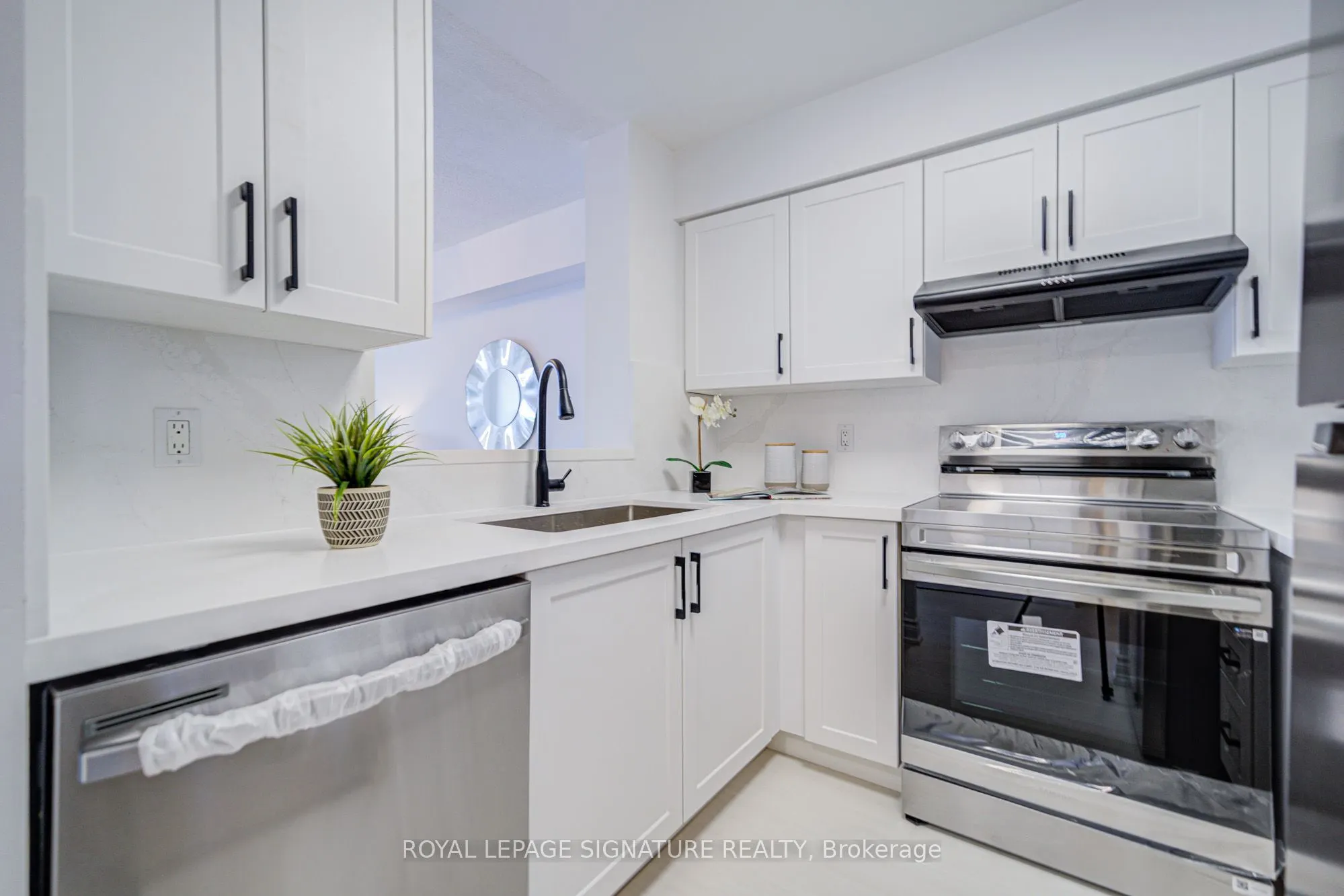 35 Finch Avenue E, #2503