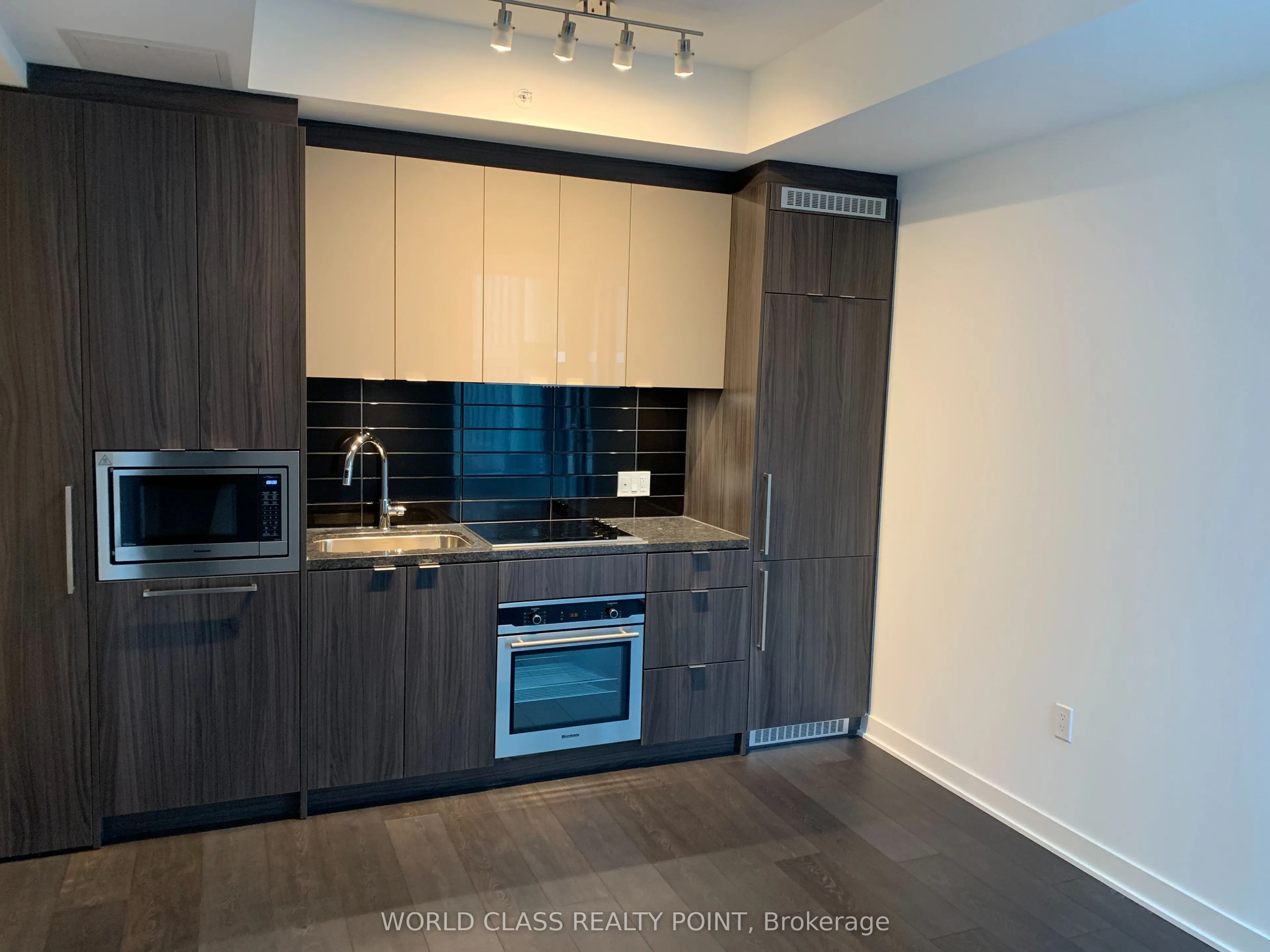 115 Blue Jays Way, #1912