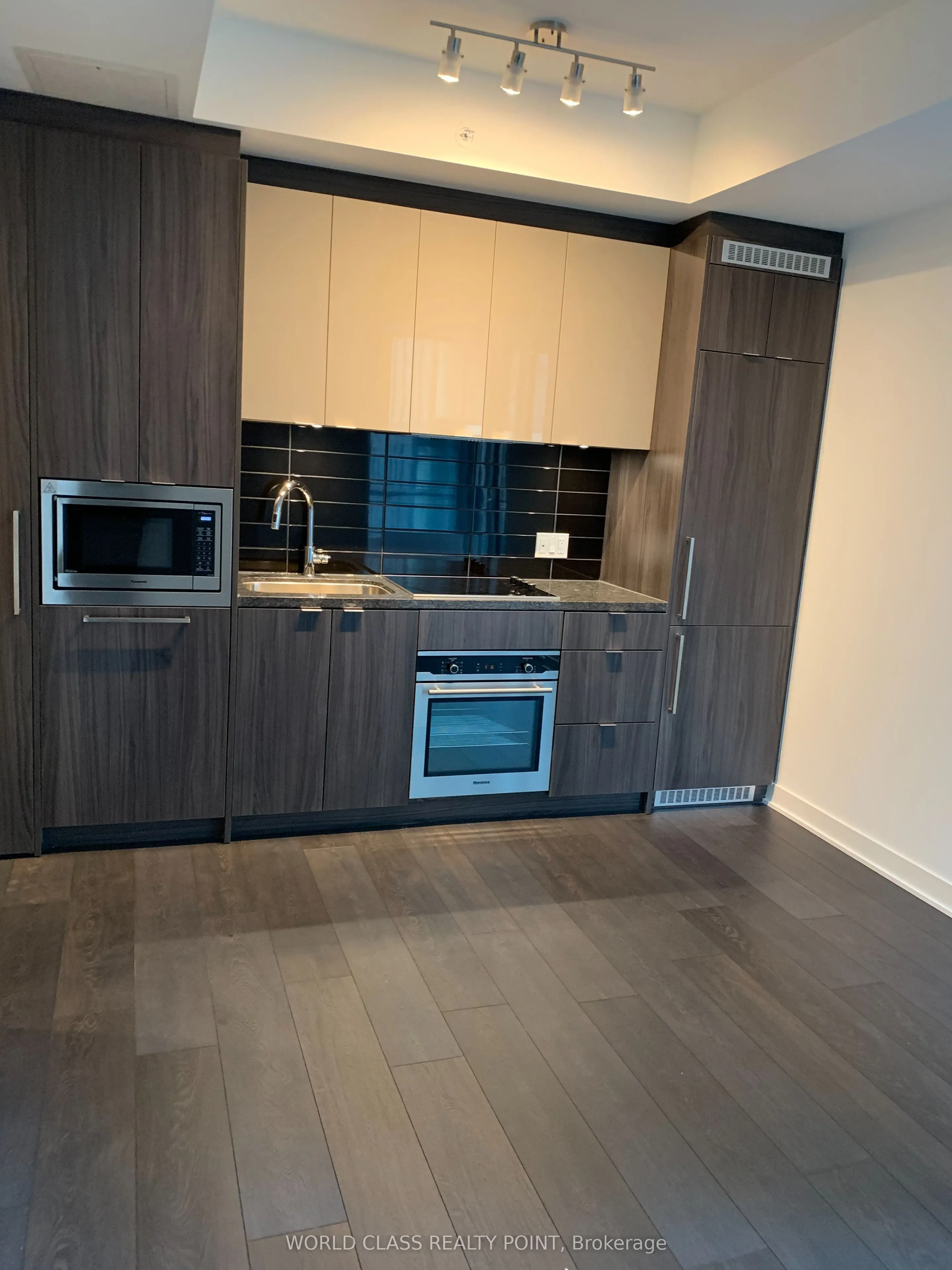 115 Blue Jays Way, #1912