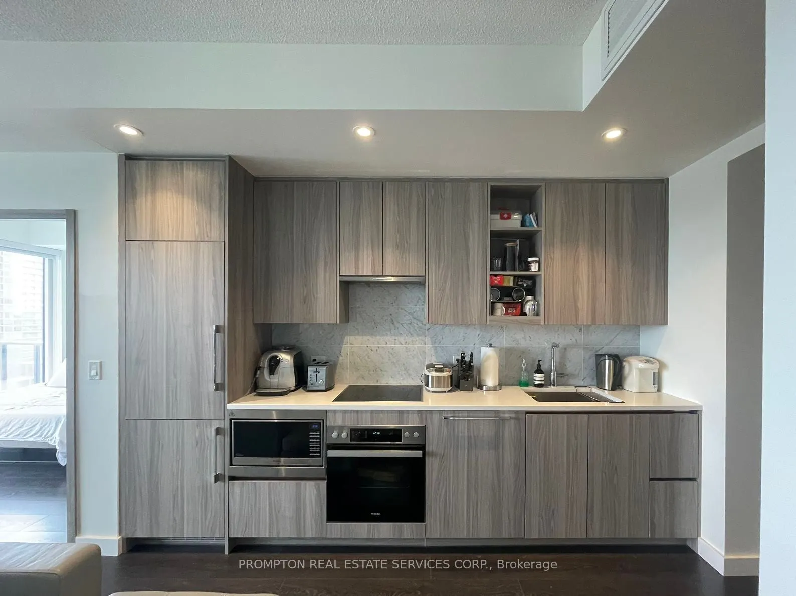 85 Mcmahon Drive, #1011