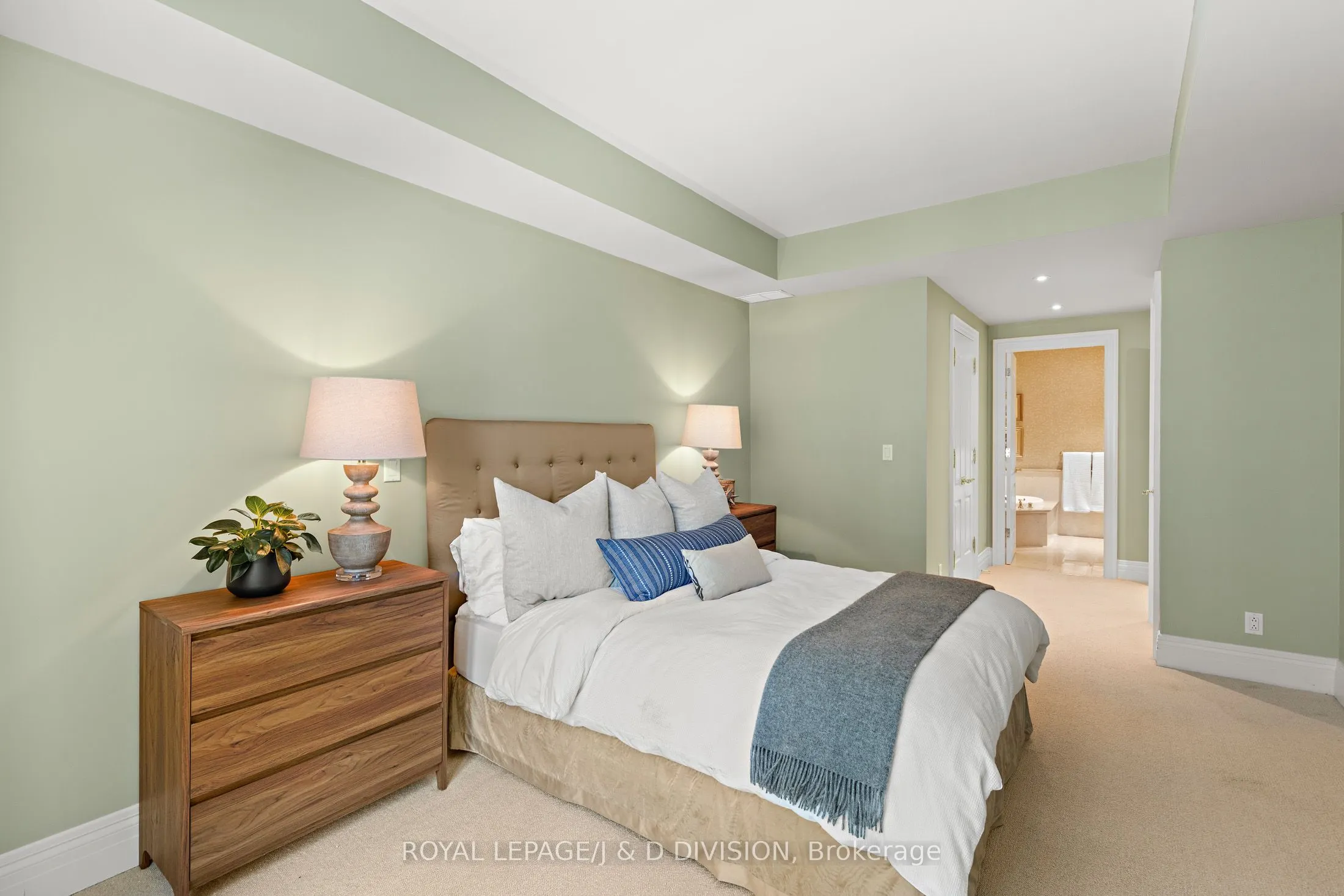 33 Delisle Avenue, #303