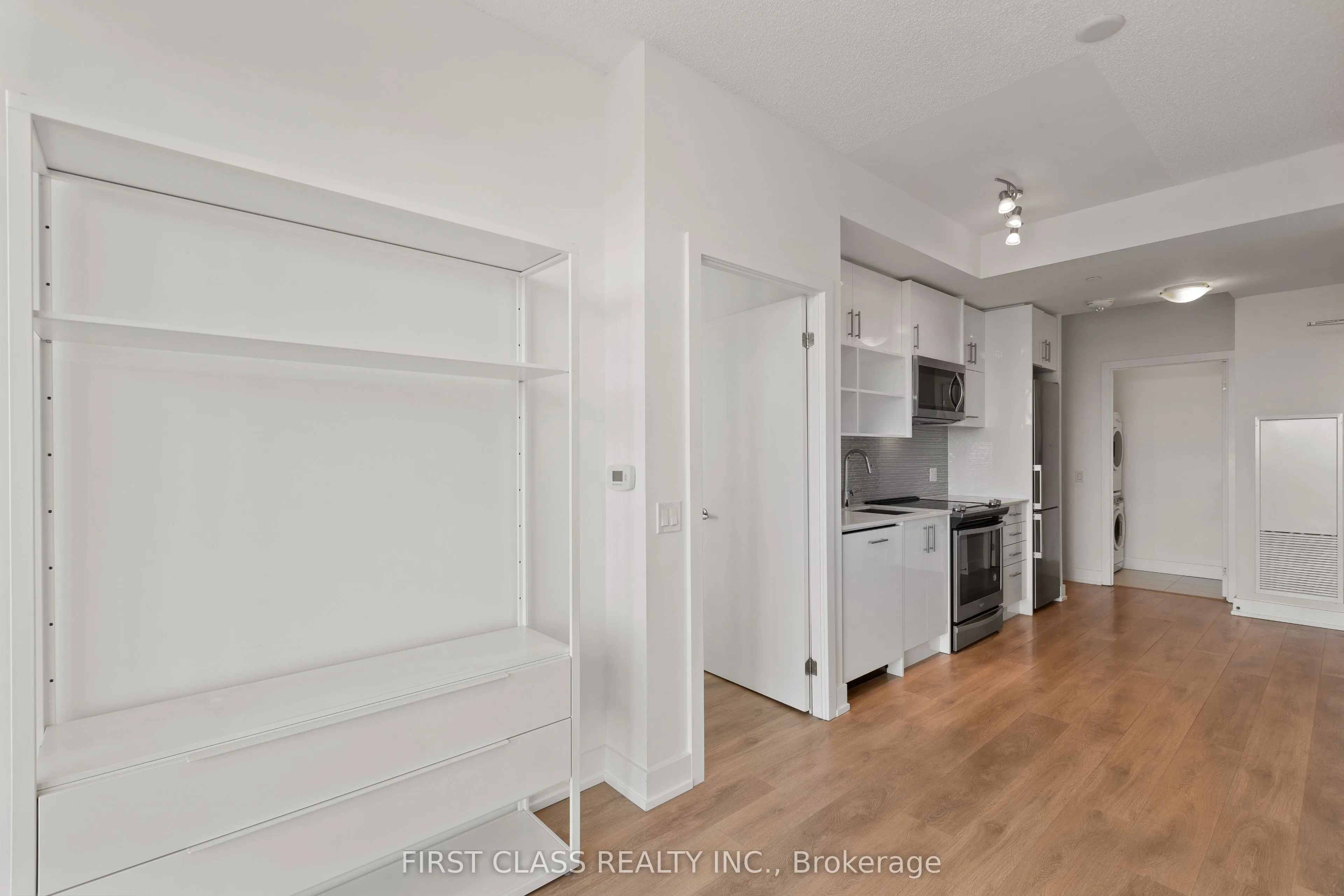 128 Fairview Mall Drive, #1406