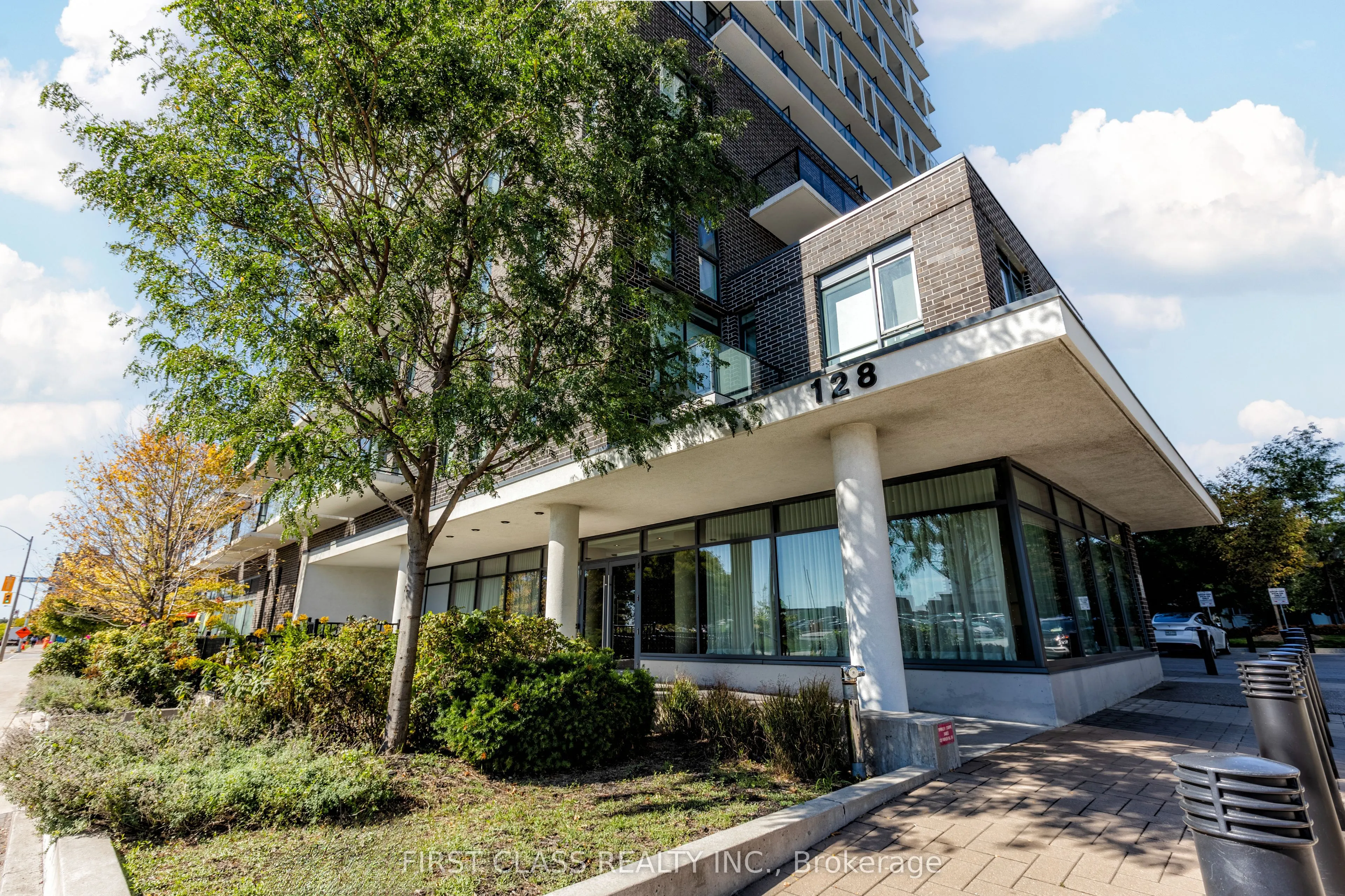 128 Fairview Mall Drive, #1406