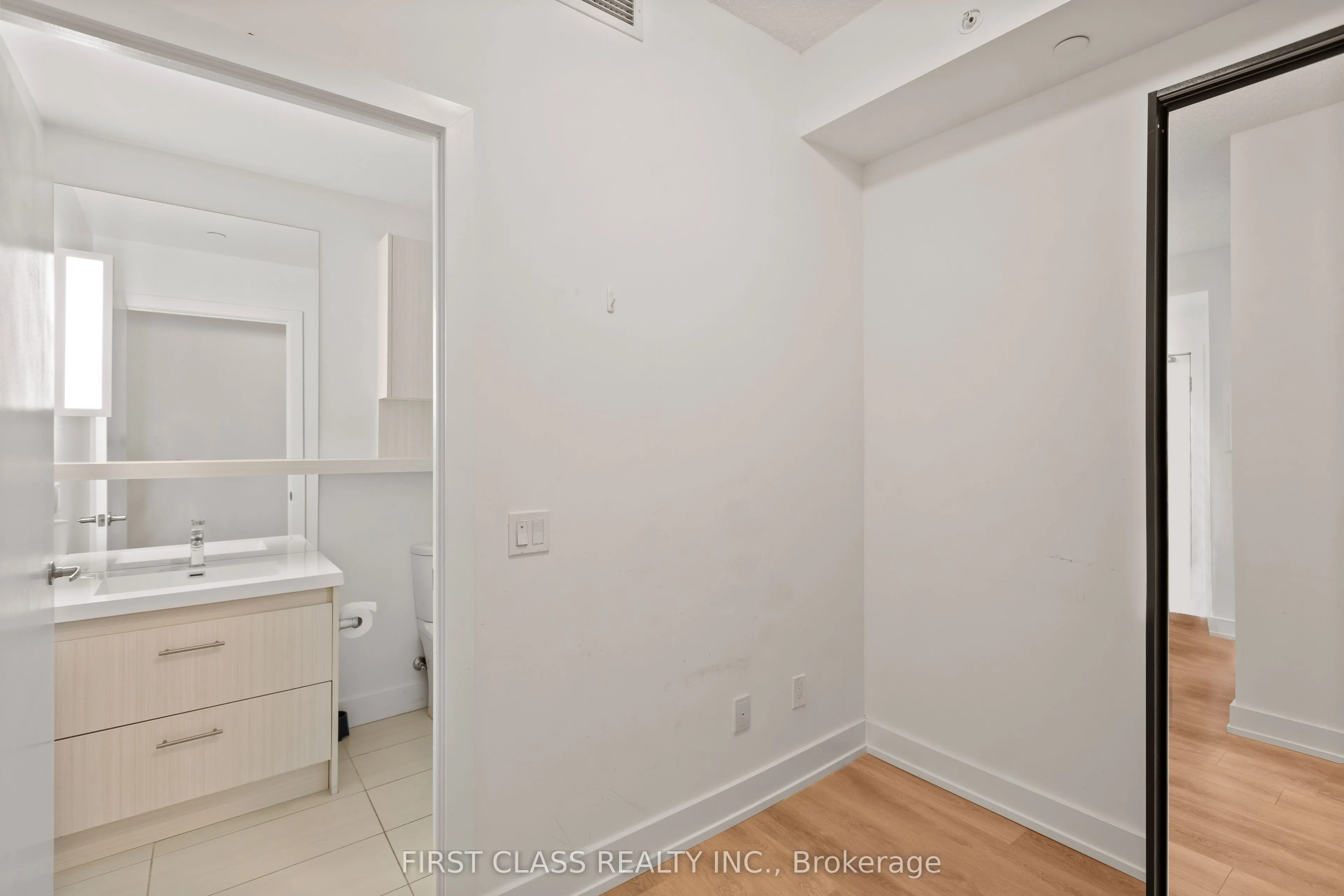 128 Fairview Mall Drive, #1406