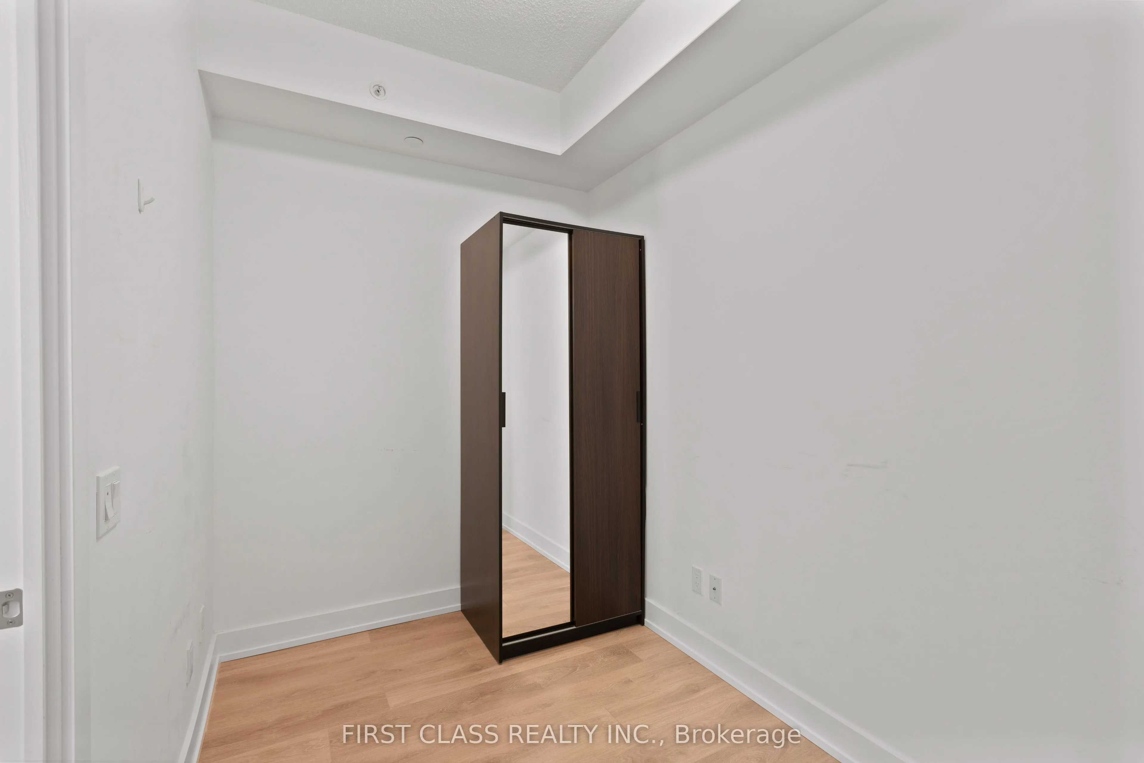 128 Fairview Mall Drive, #1406
