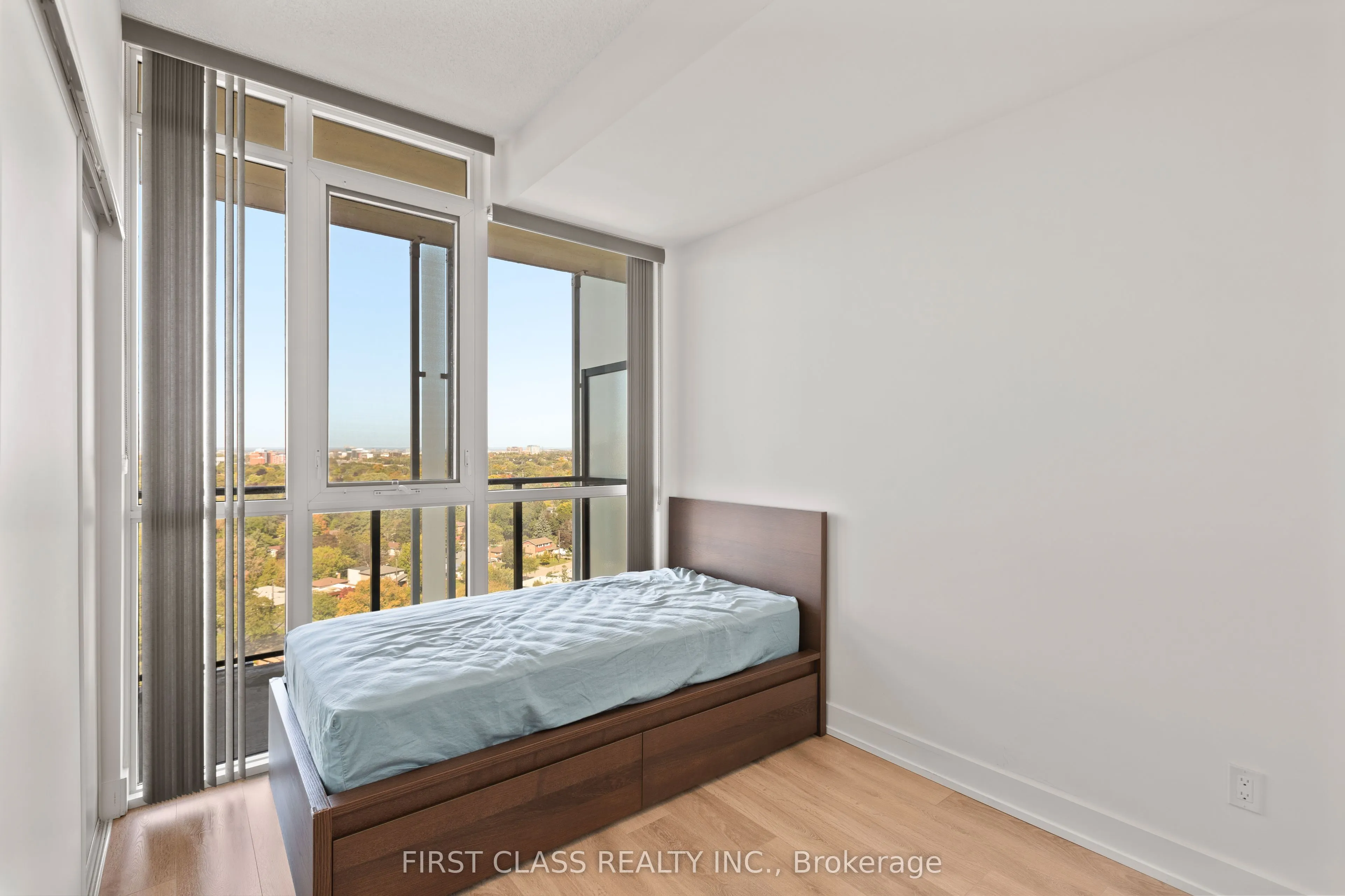 128 Fairview Mall Drive, #1406