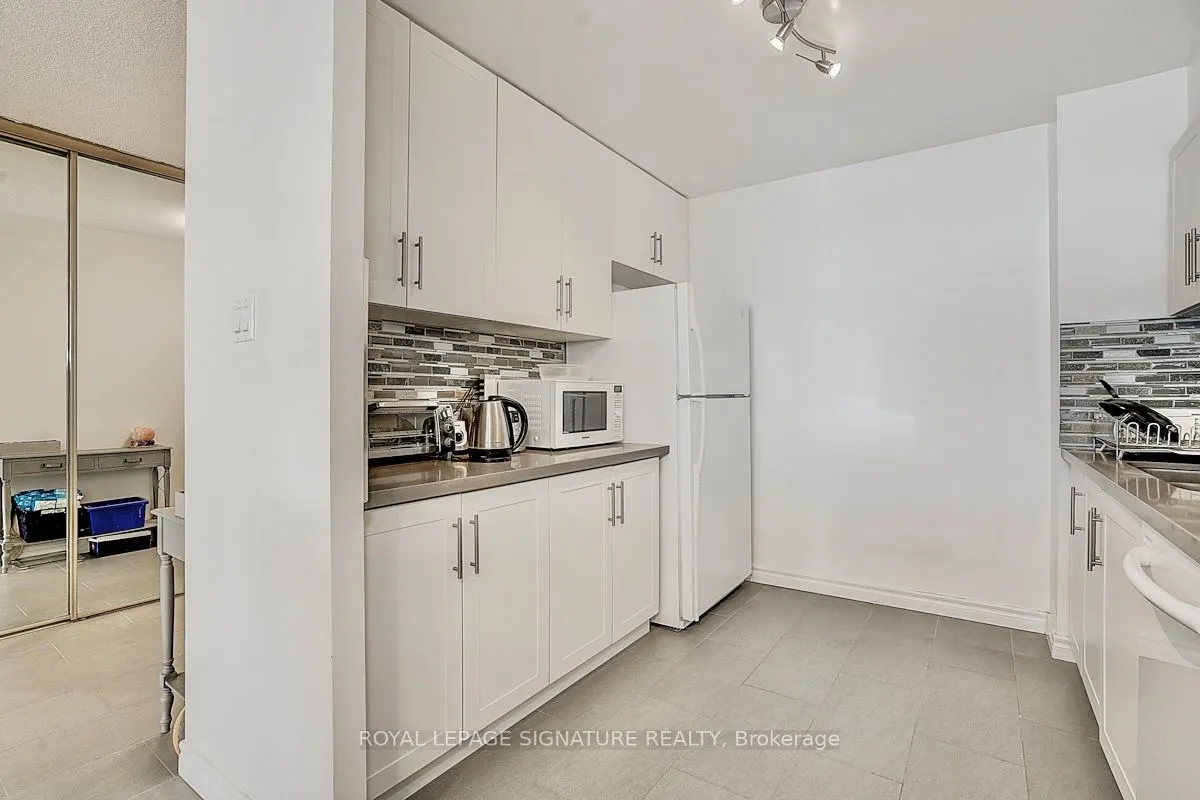 45 Carlton Street, #1209