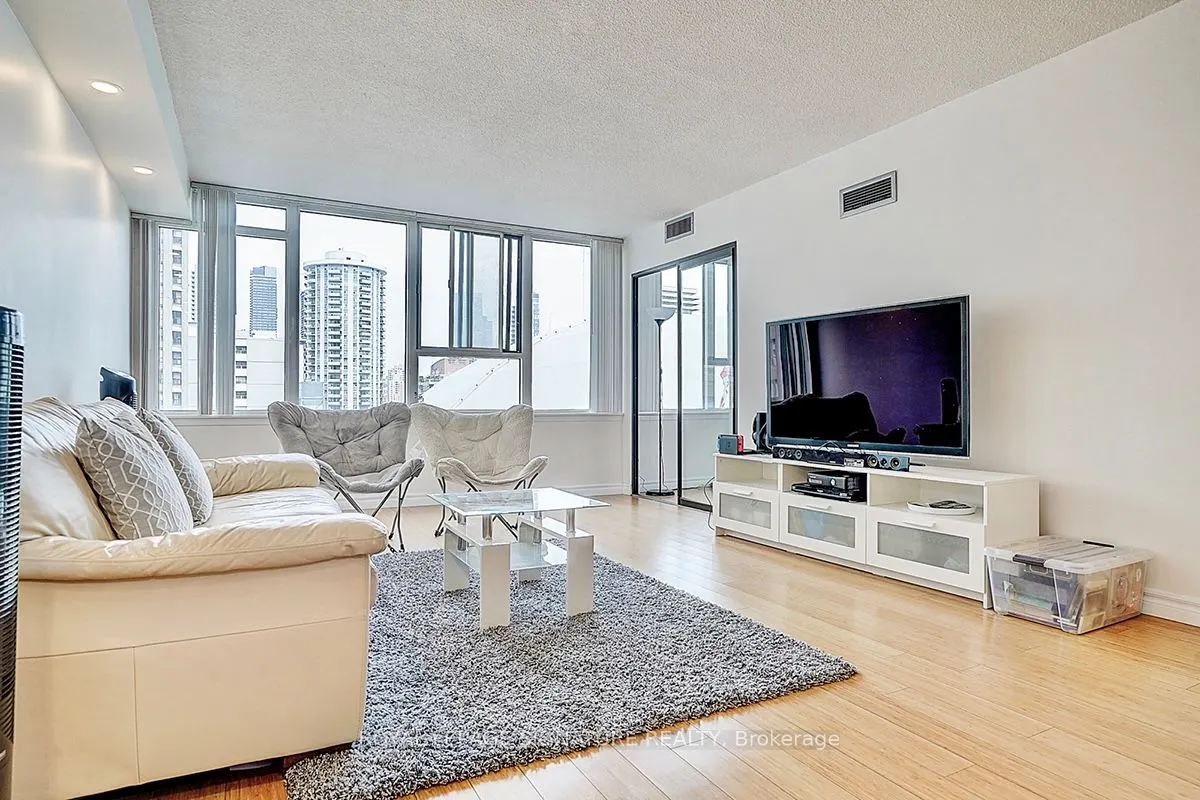 45 Carlton Street, #1209
