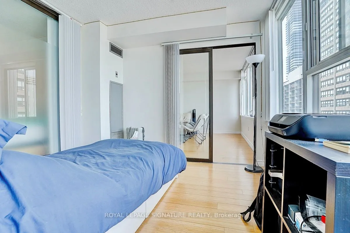 45 Carlton Street, #1209