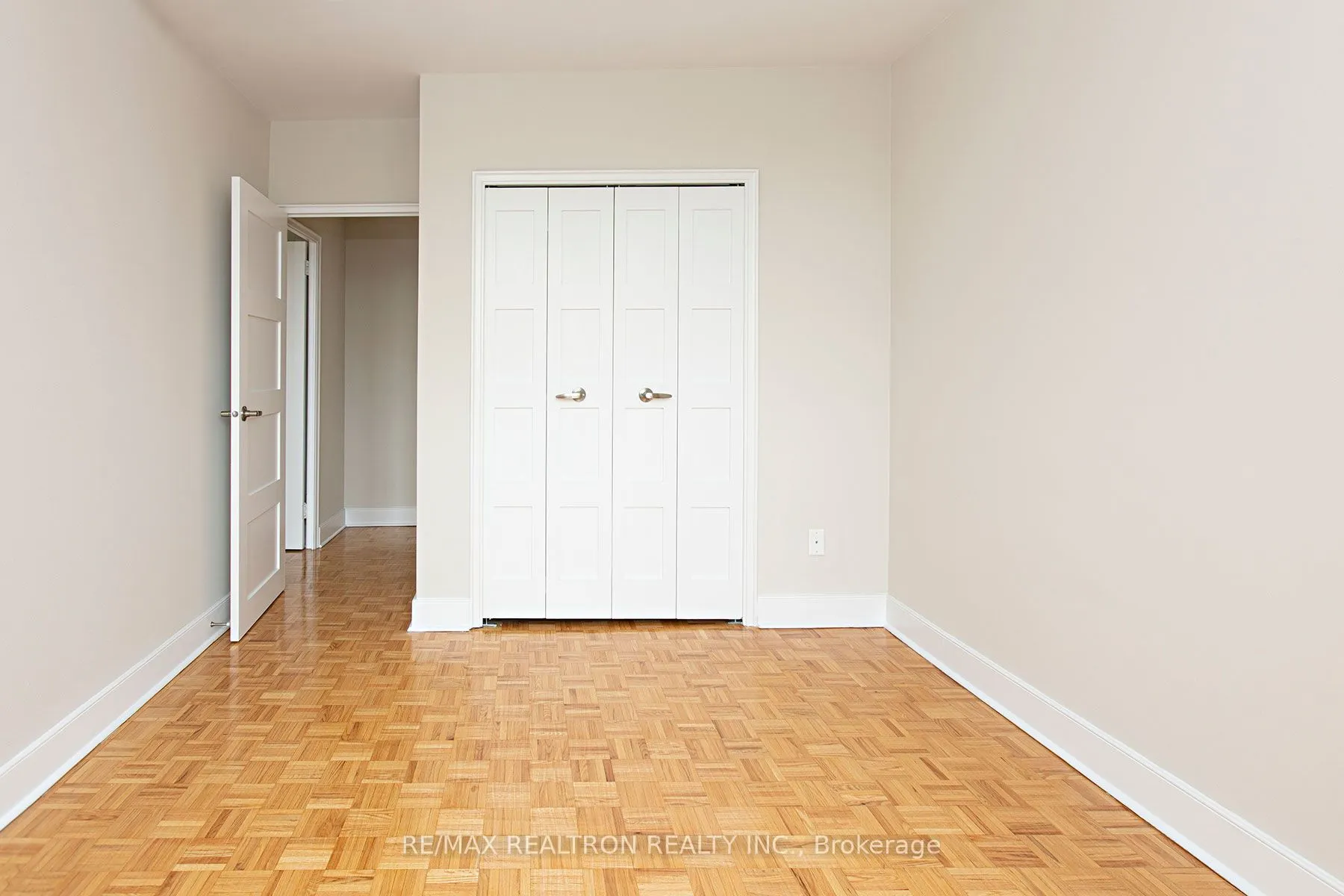 10 Shallmar Boulevard, #208