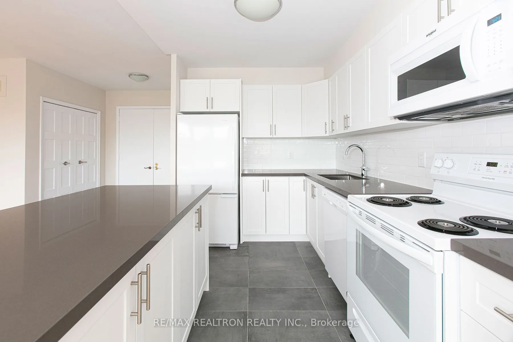 10 Shallmar Boulevard, #208