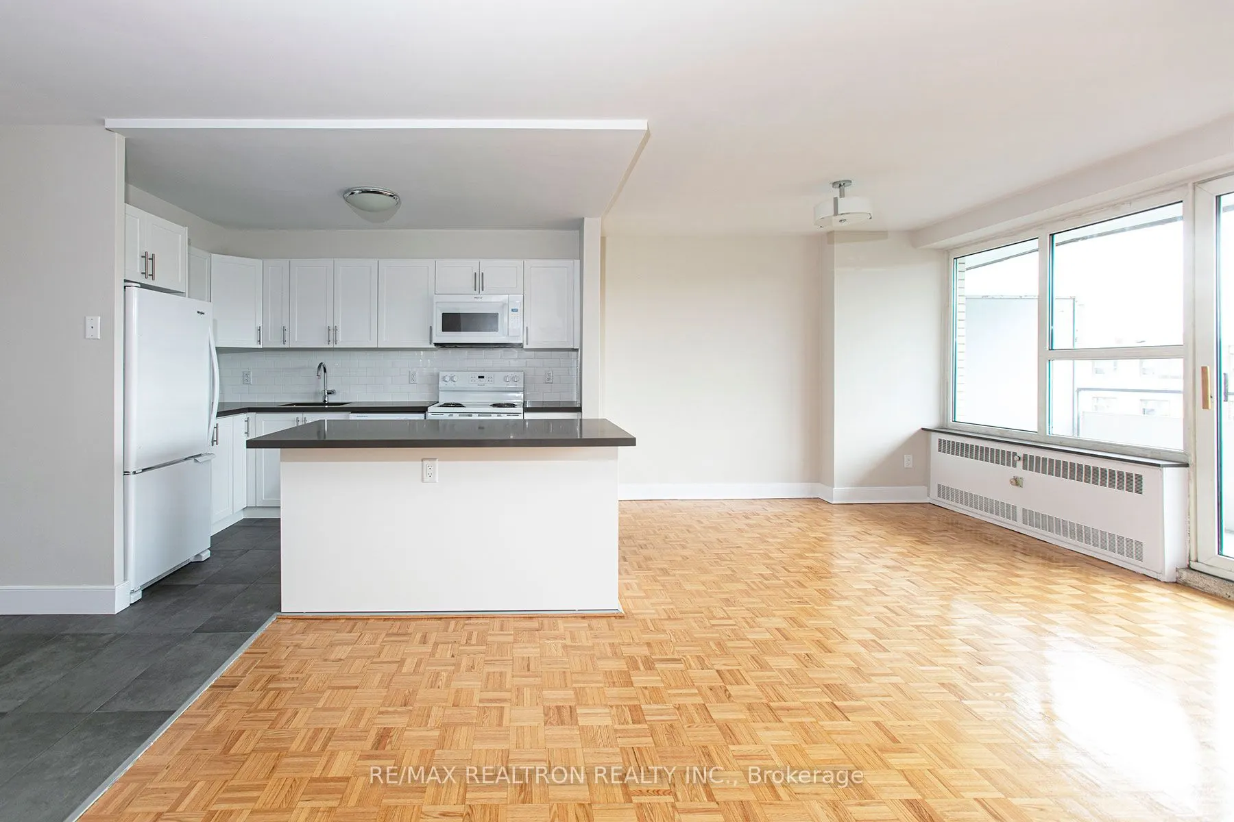 10 Shallmar Boulevard, #208