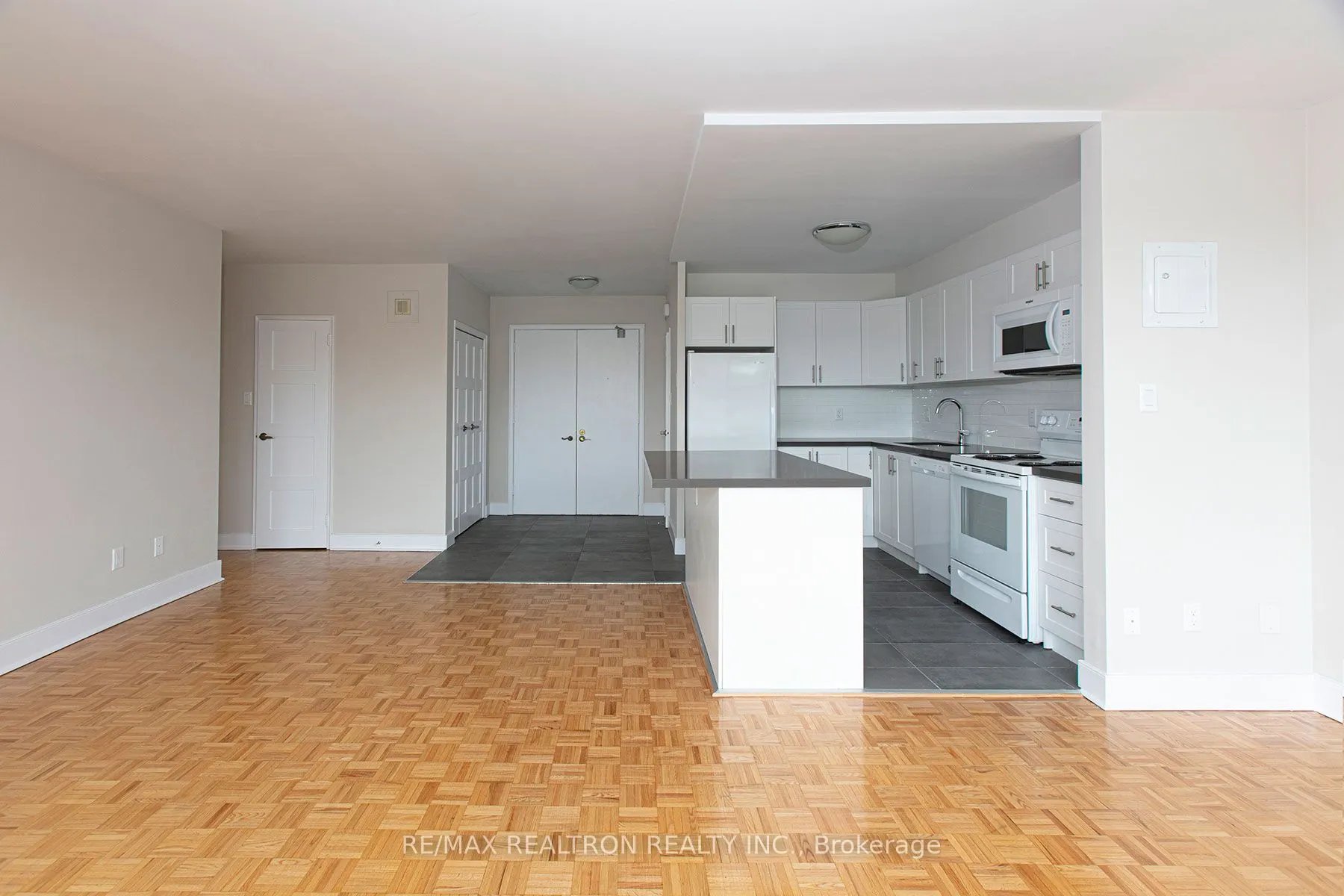 10 Shallmar Boulevard, #208