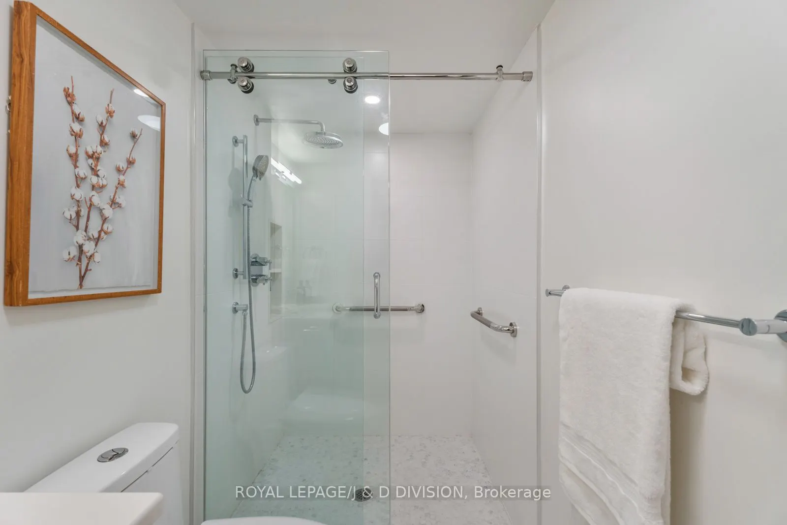 30 Glen Elm Avenue, #305