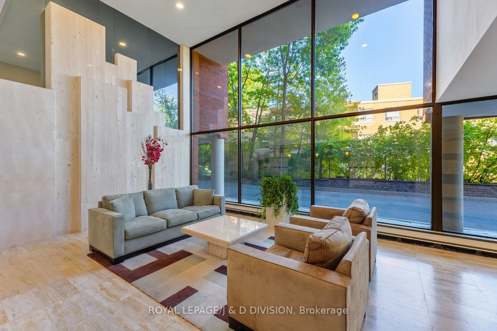 30 Glen Elm Avenue, #305