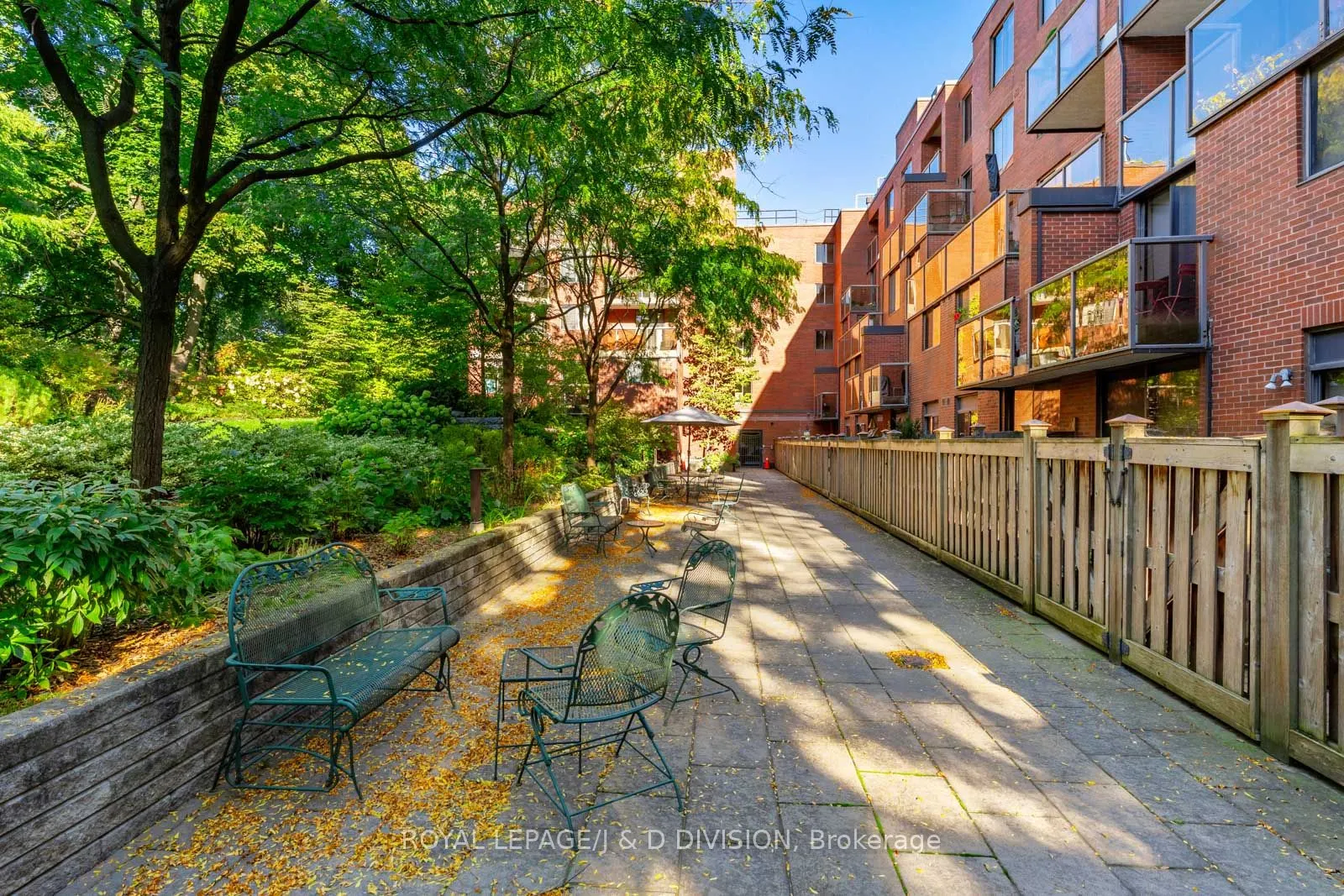 30 Glen Elm Avenue, #305