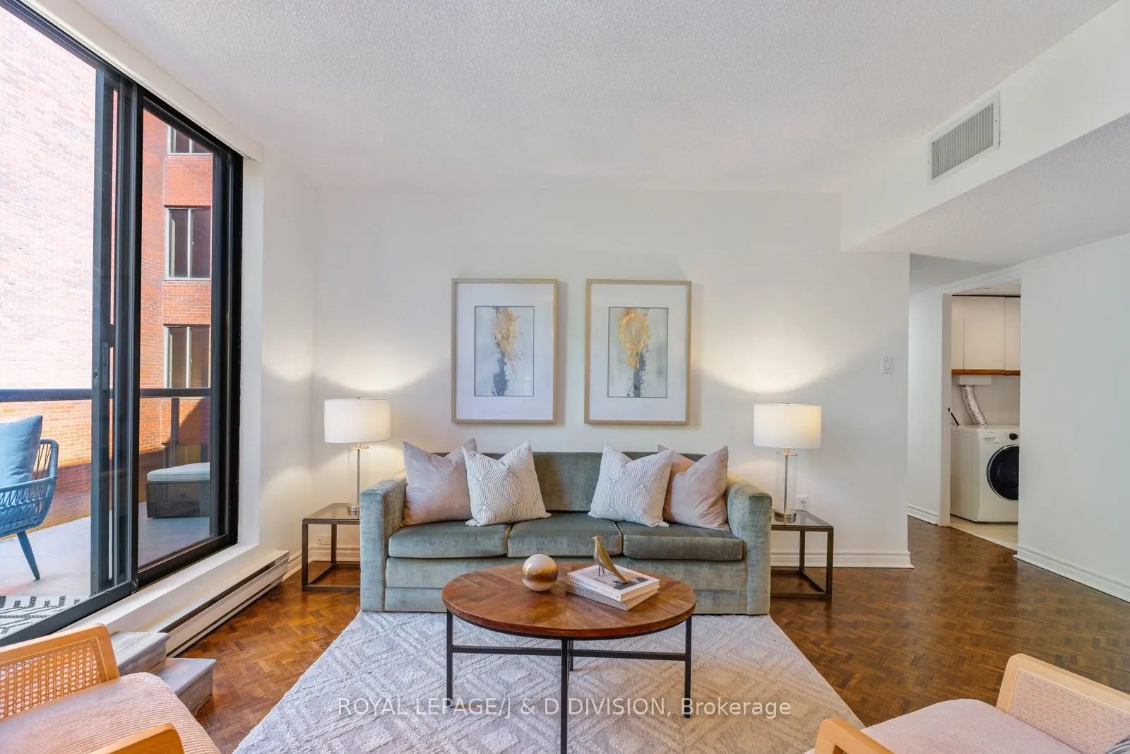 30 Glen Elm Avenue, #305
