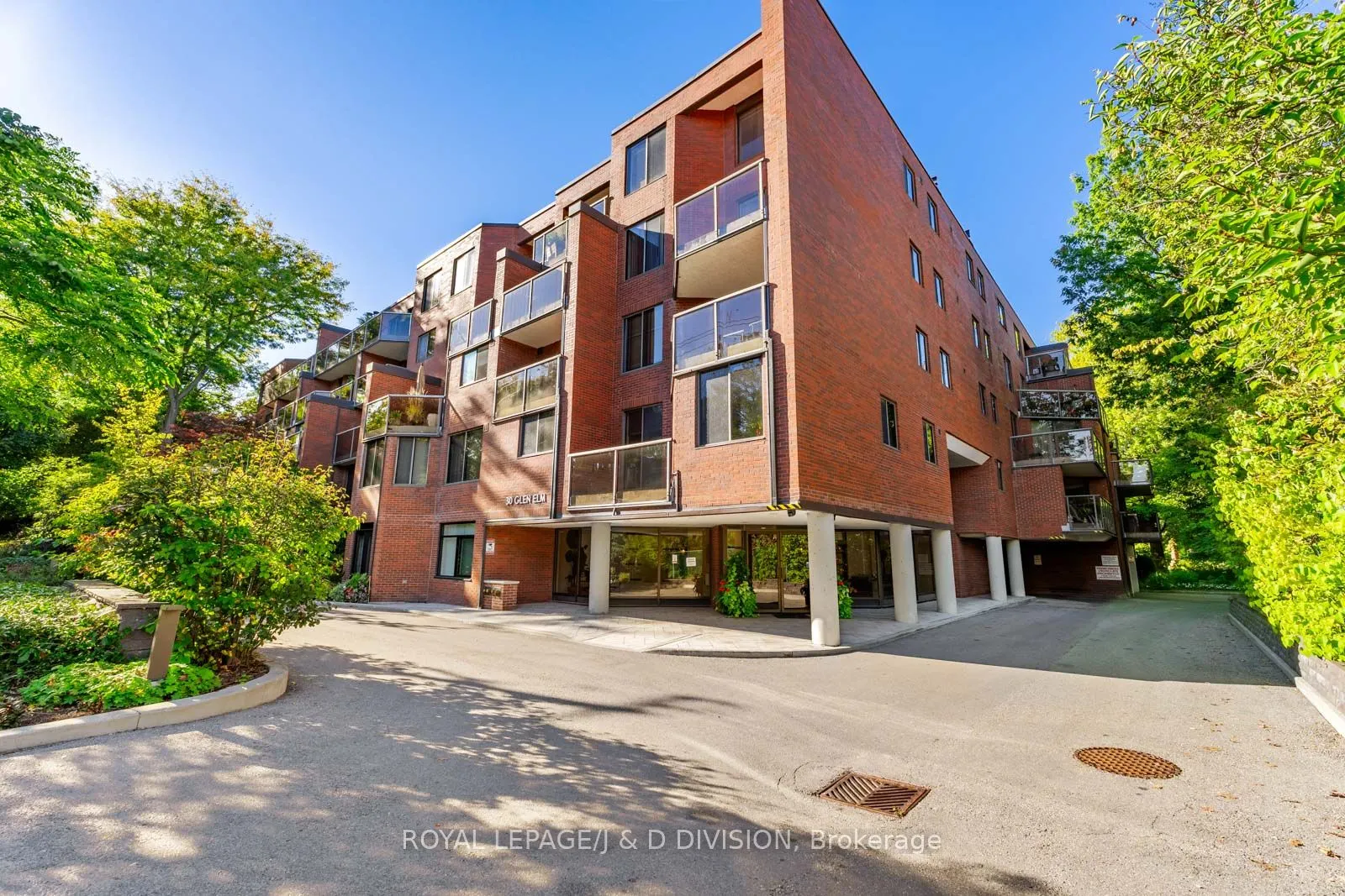 30 Glen Elm Avenue, #305