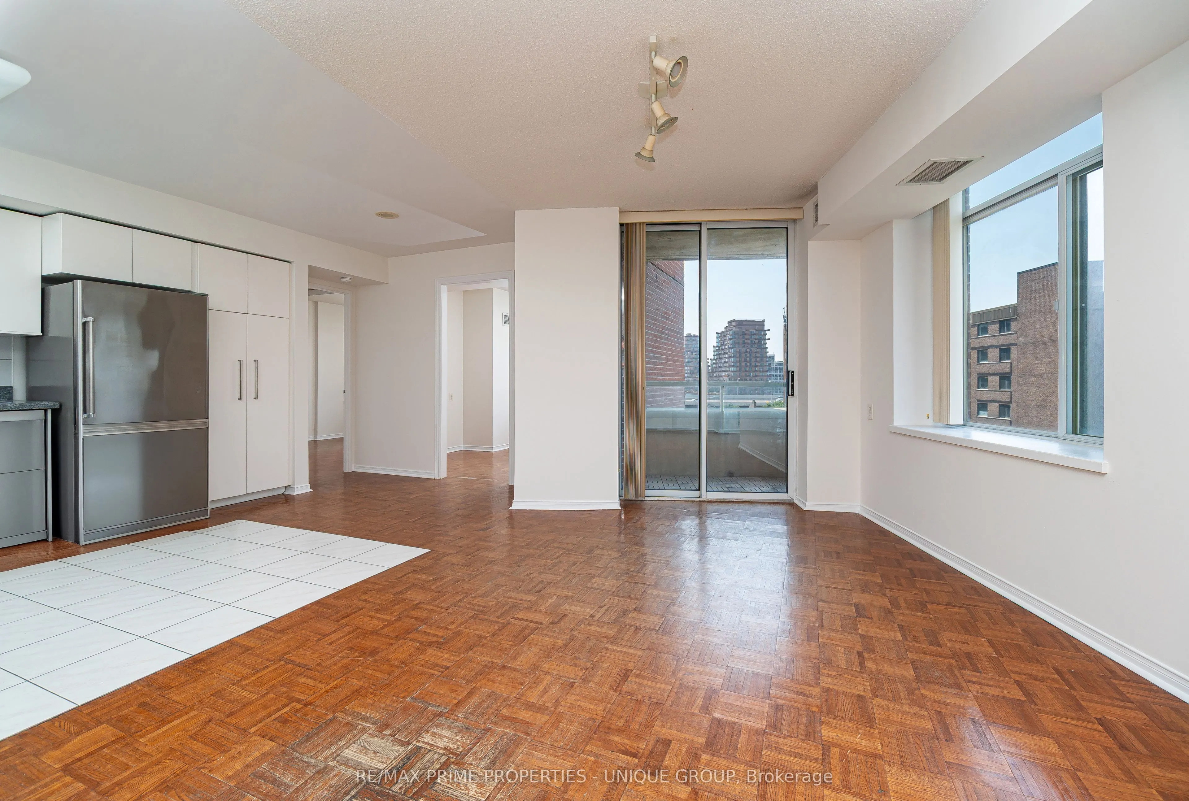 39 Parliament Street, #703