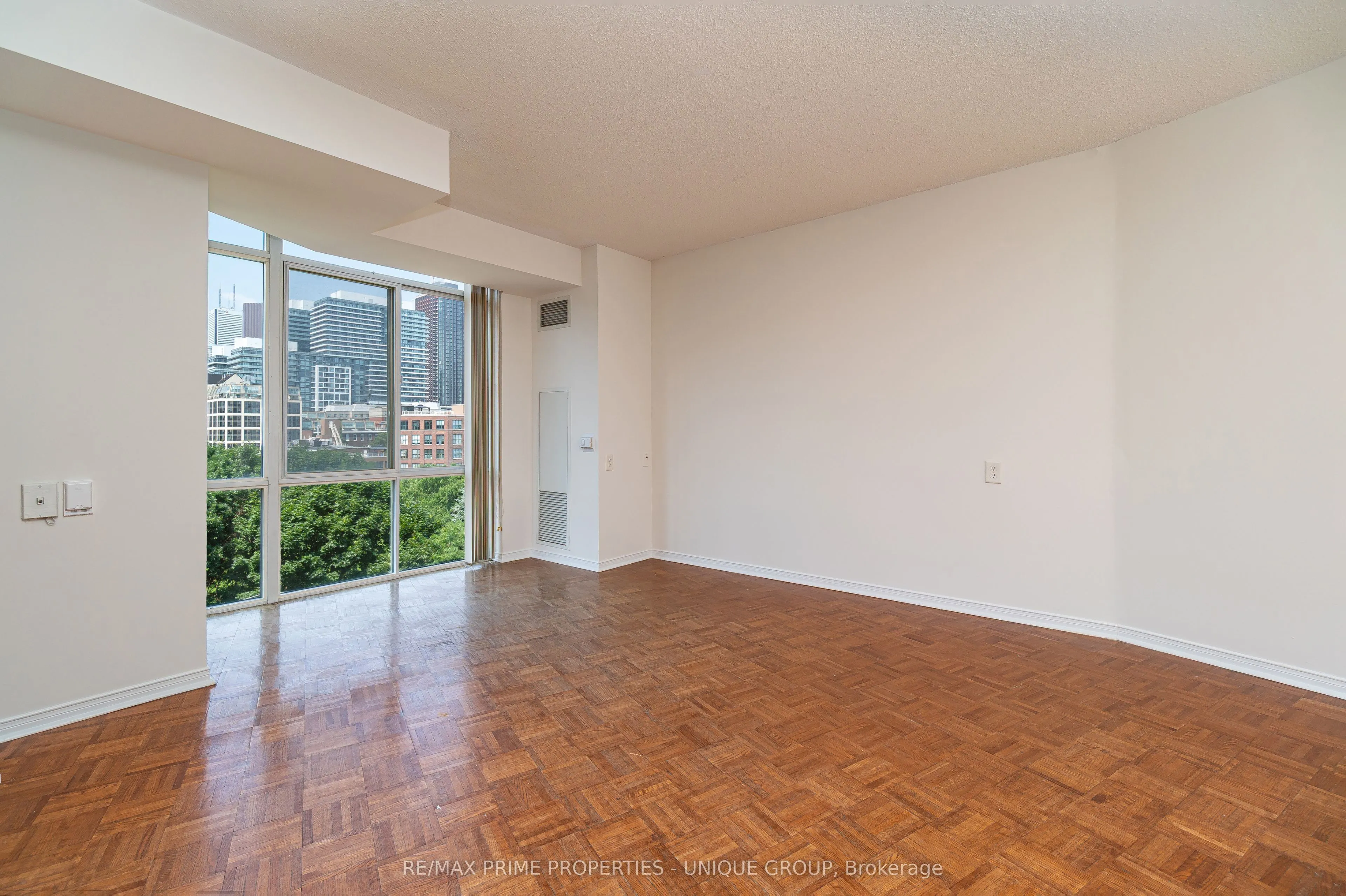 39 Parliament Street, #703