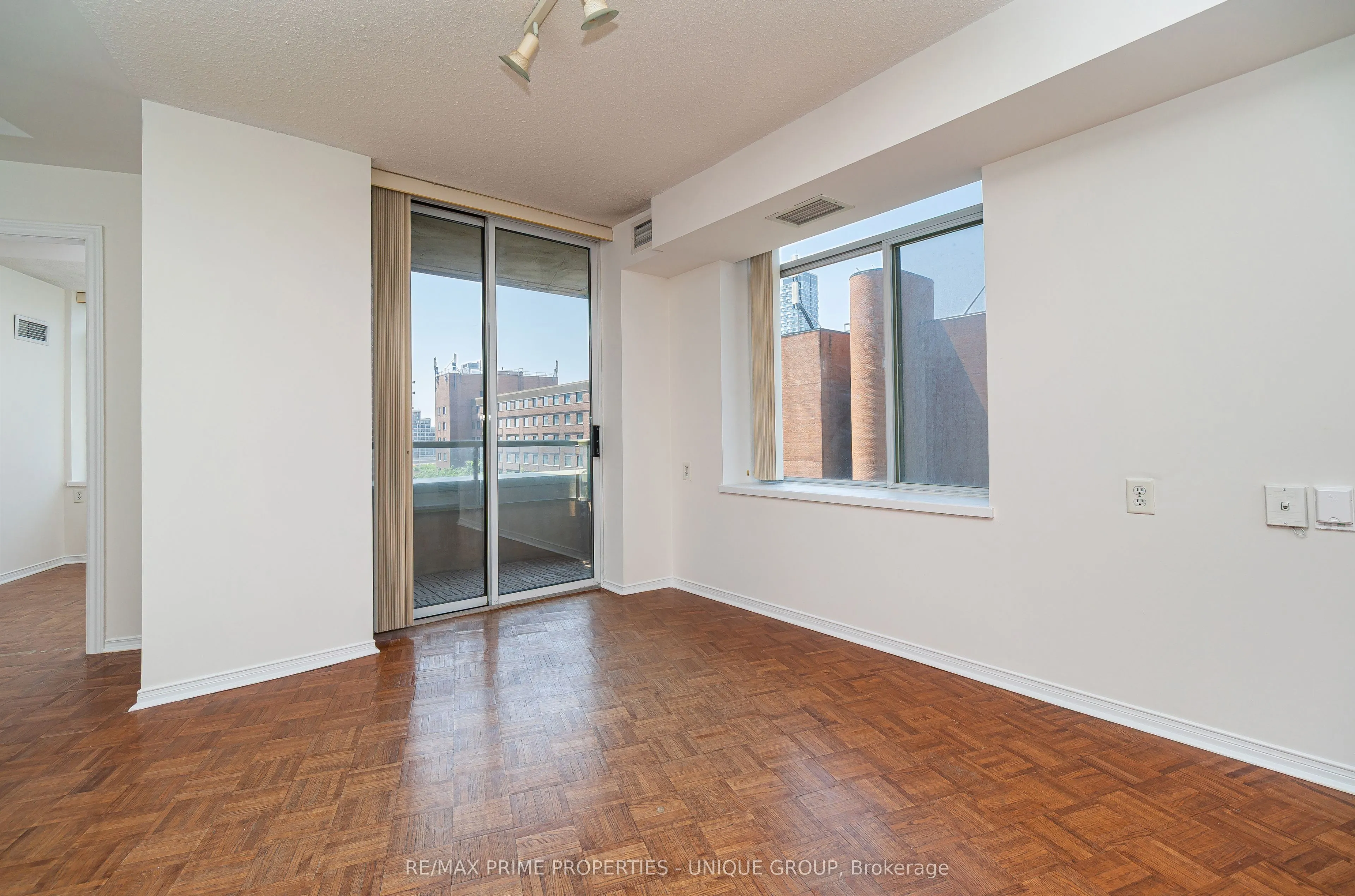 39 Parliament Street, #703
