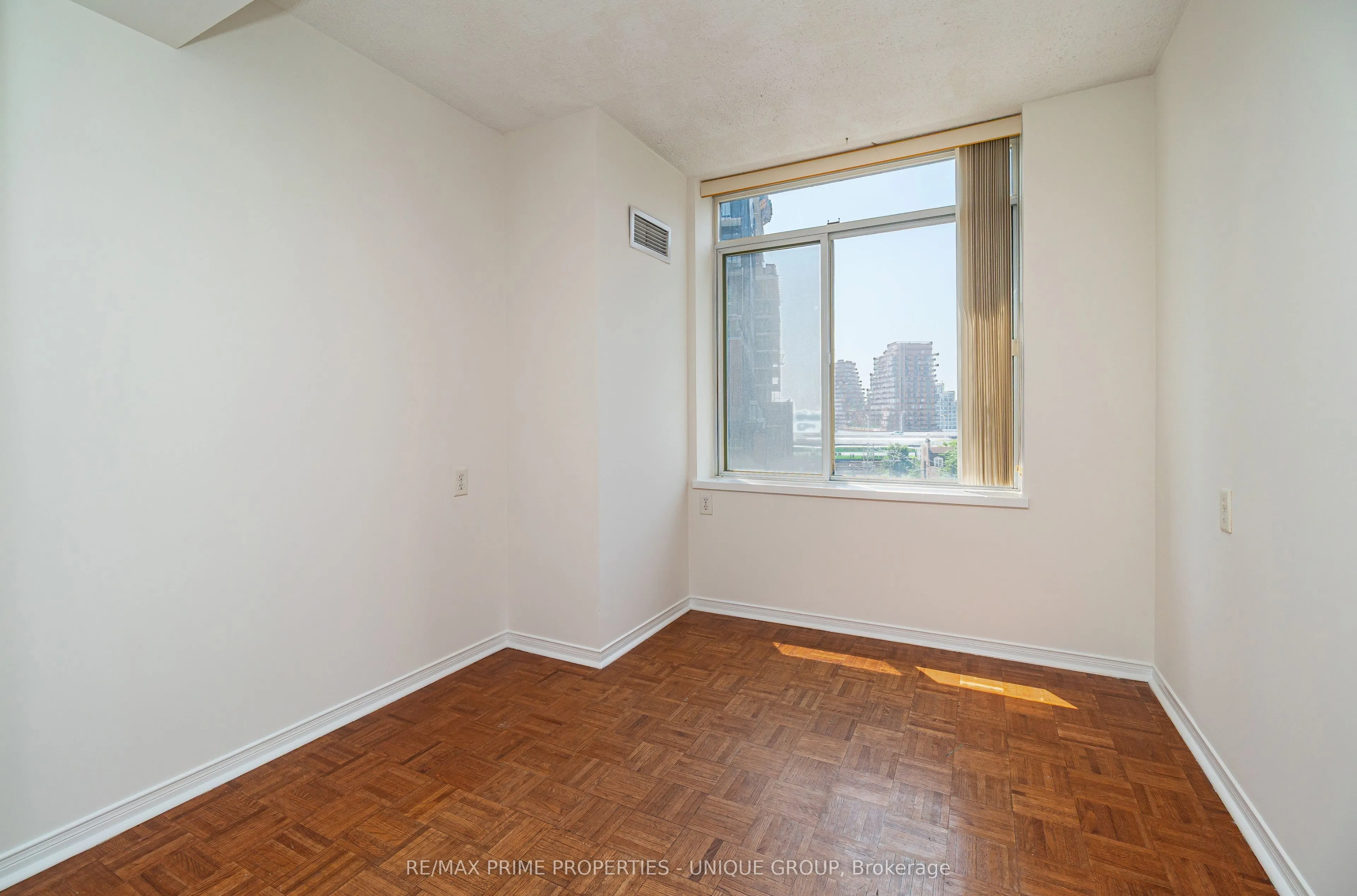 39 Parliament Street, #703