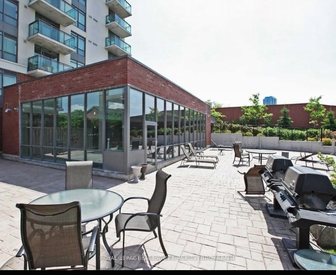 120 Dallimore Circle, #527