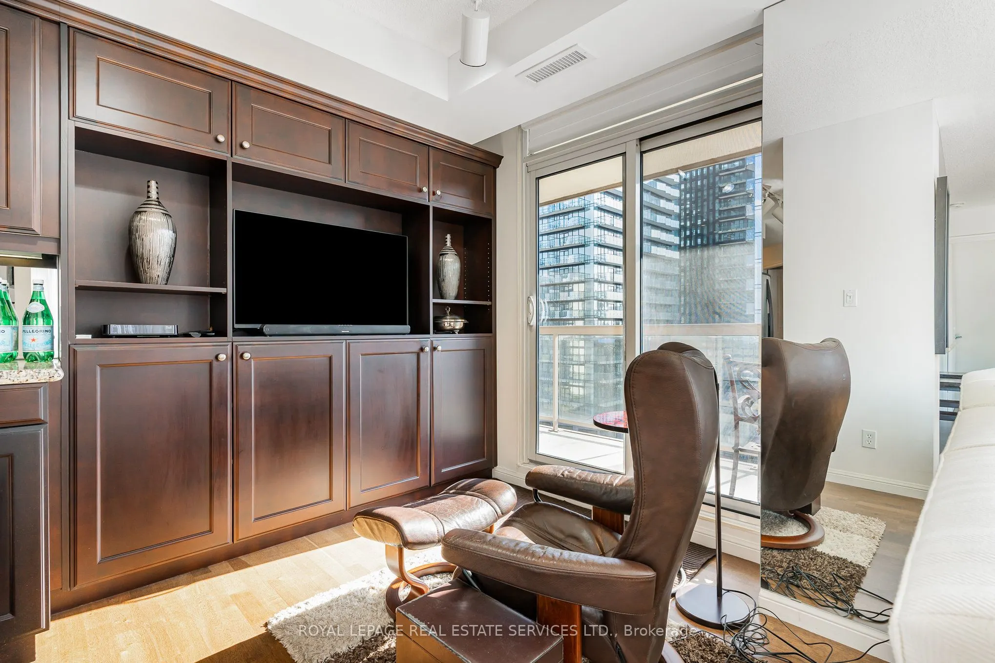 900 Mount Pleasant Road, #1203