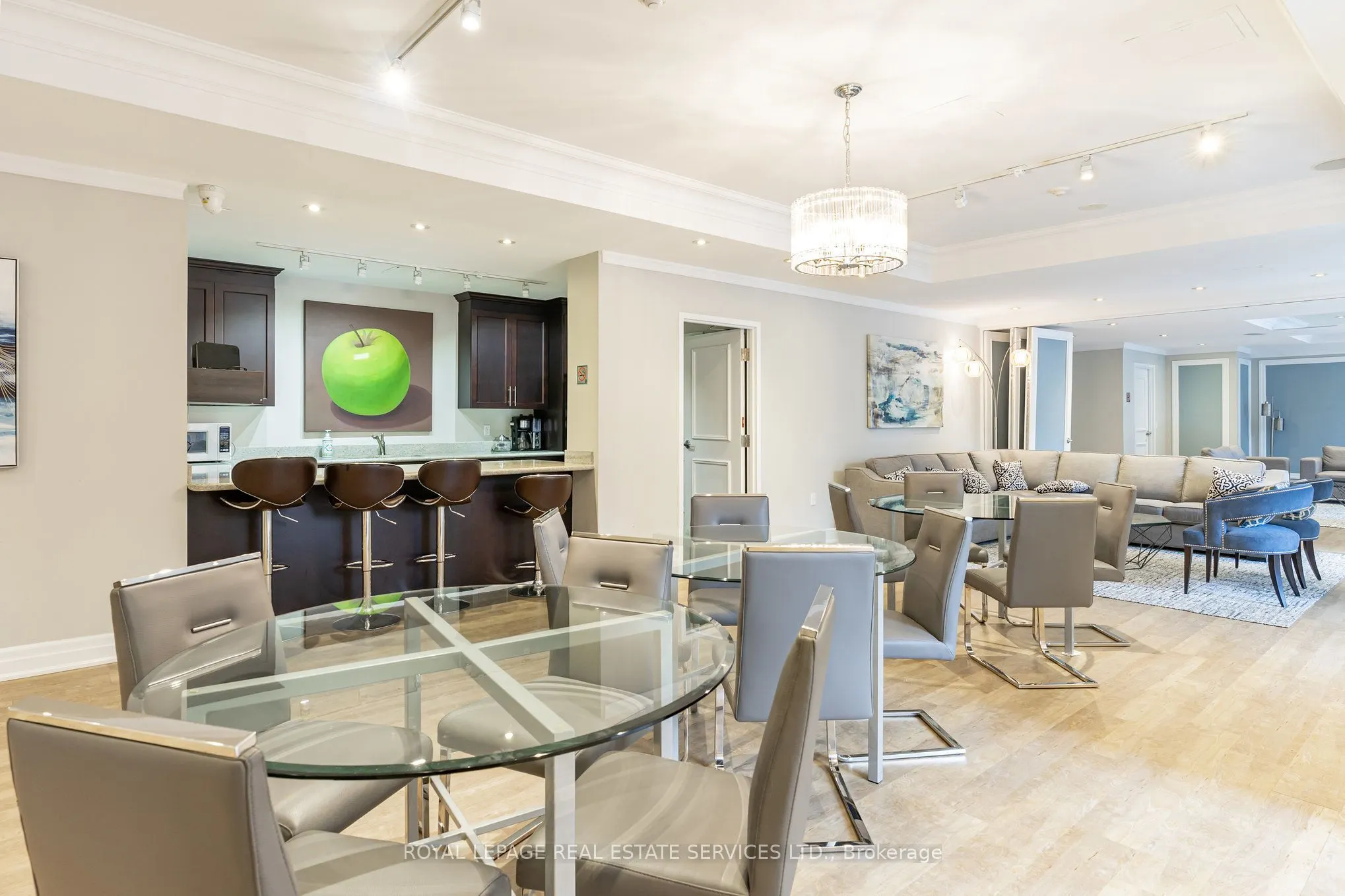 900 Mount Pleasant Road, #1203