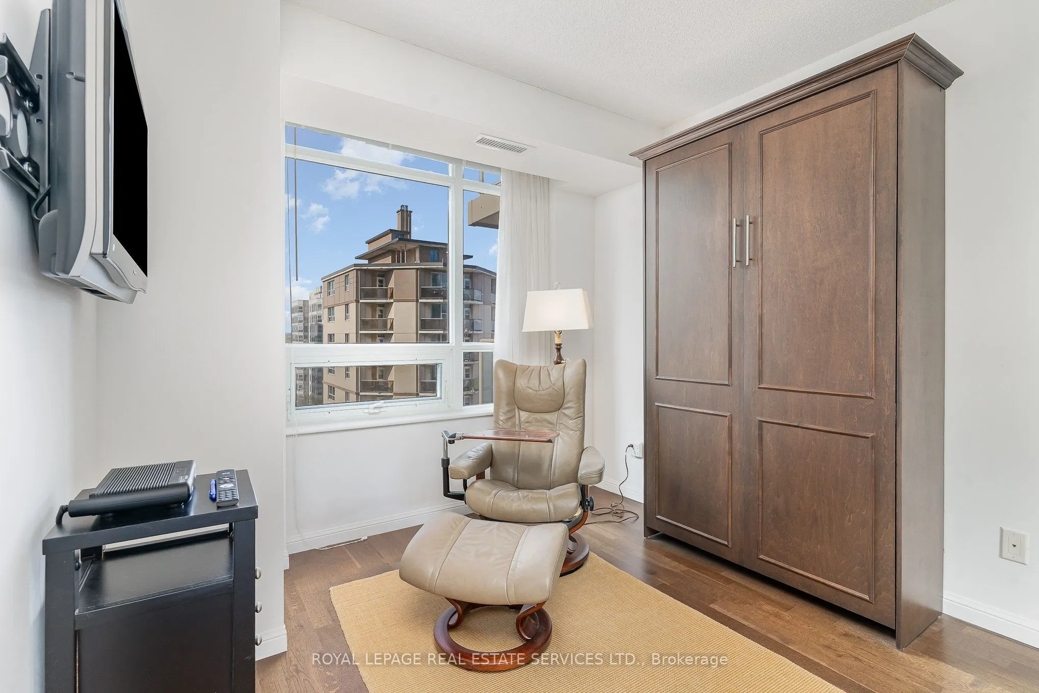 900 Mount Pleasant Road, #1203