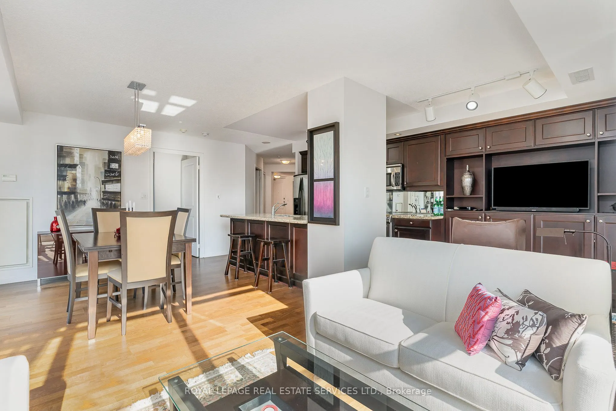 900 Mount Pleasant Road, #1203