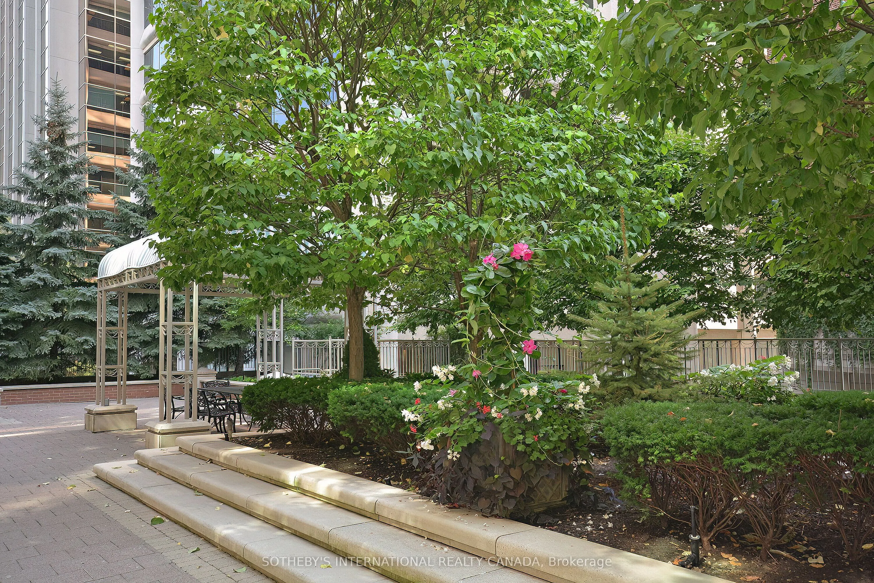33 Delisle Avenue, #403