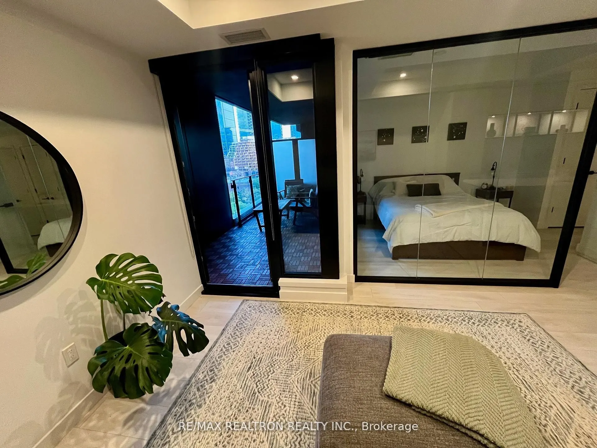 505 Richmond Street W, #801