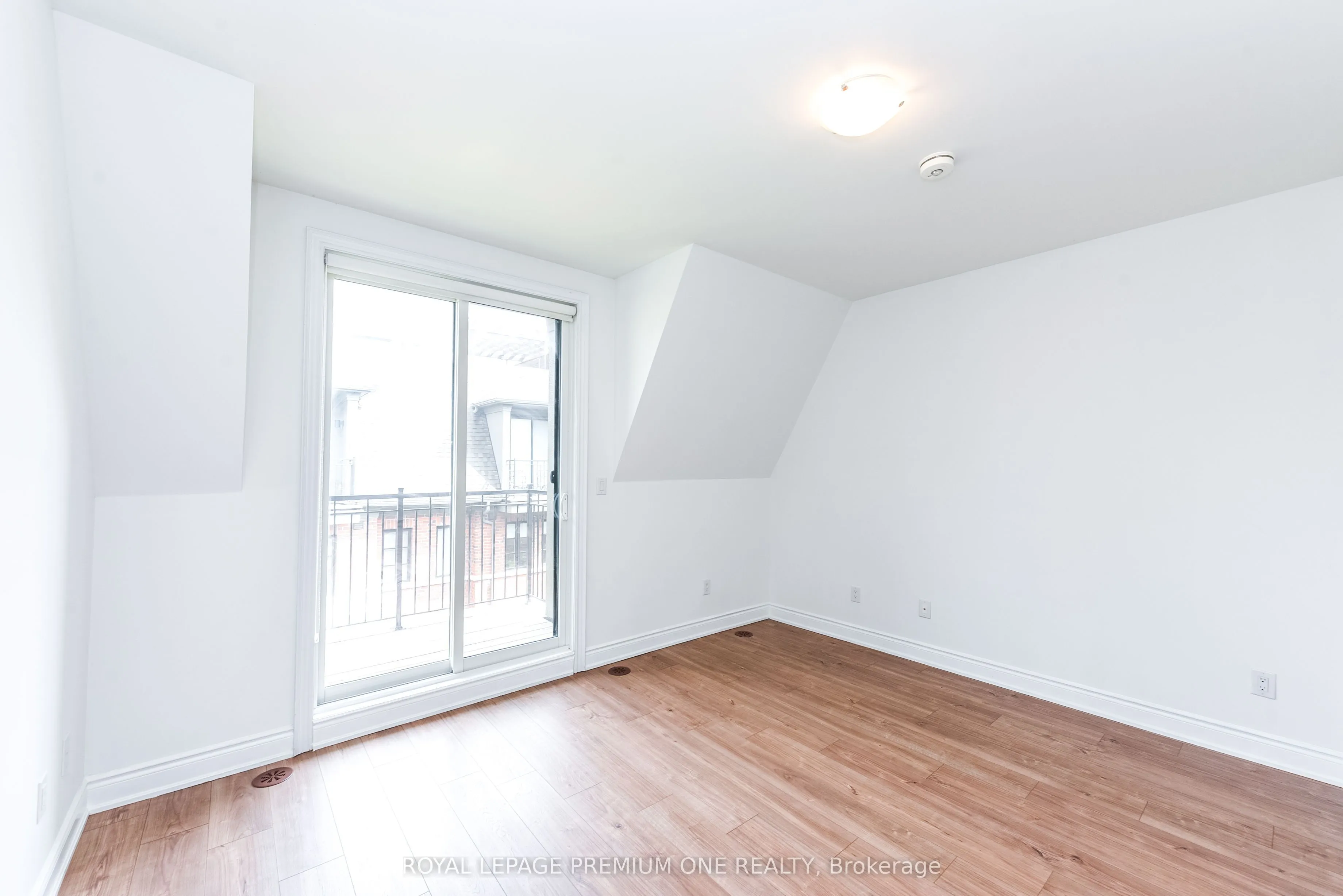 1145 Ossington Avenue, #11