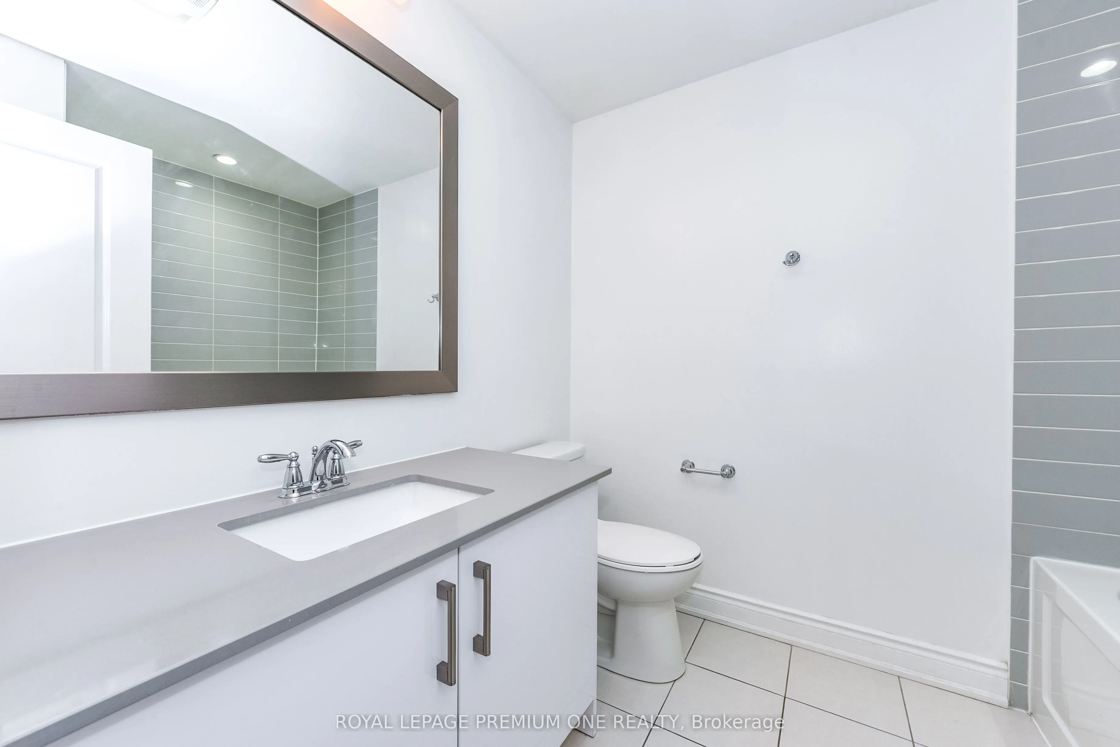1145 Ossington Avenue, #11