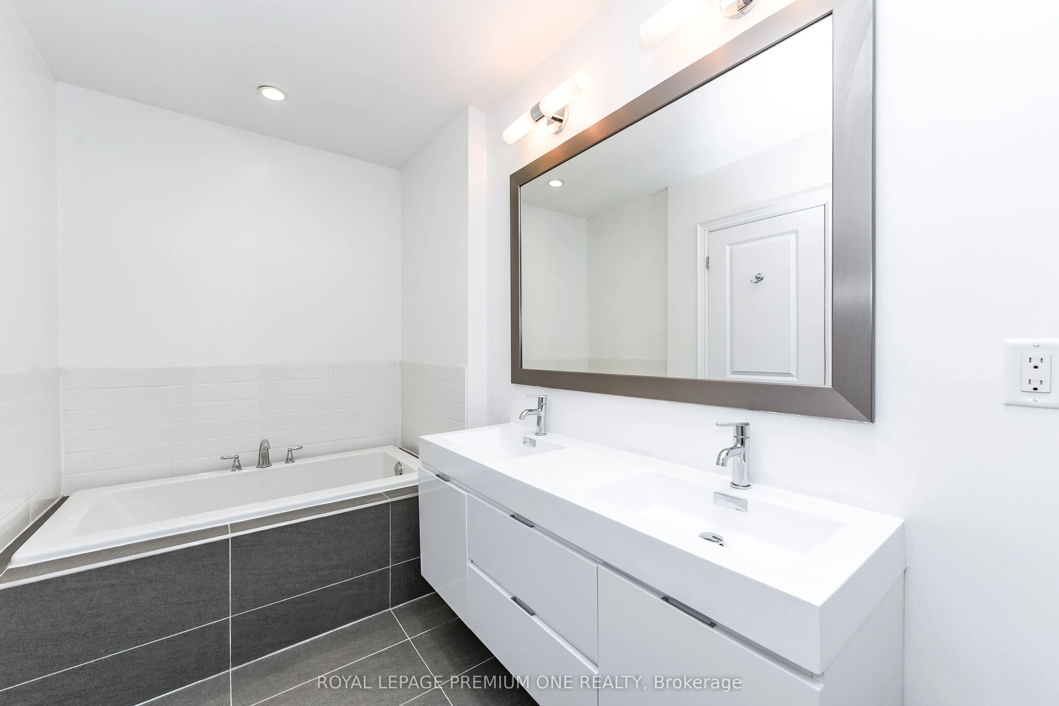 1145 Ossington Avenue, #11