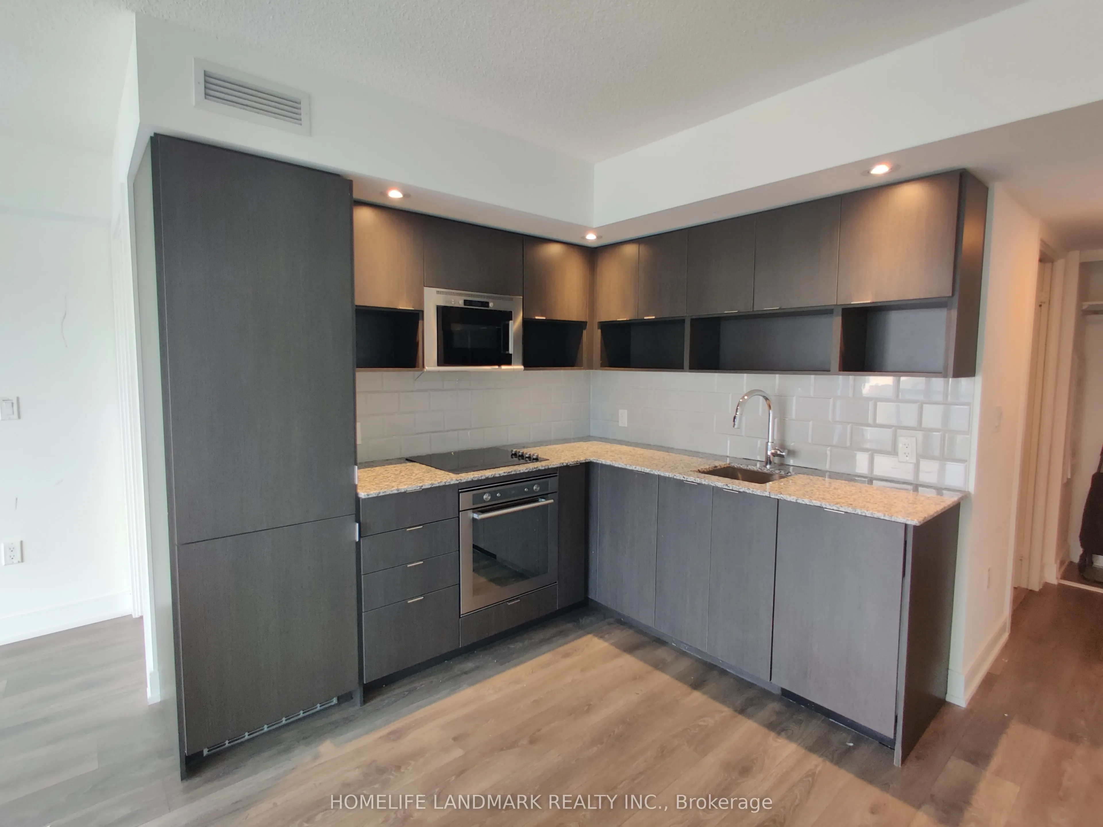 89 Mcgill Street, #1802