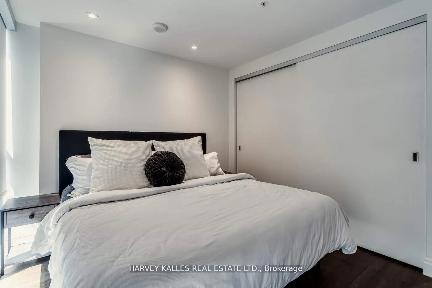 101 Charles Street E, #801